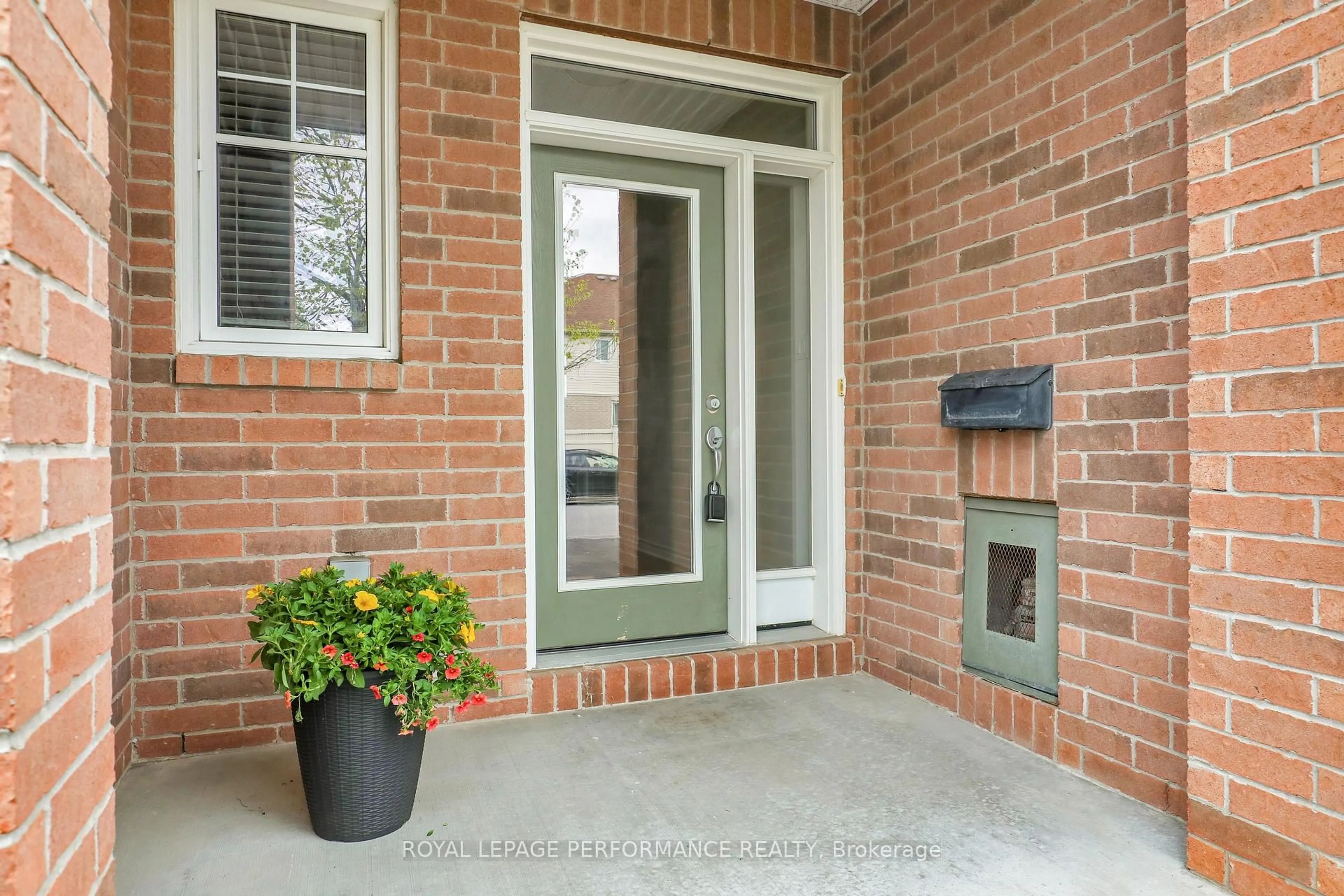 Indoor entryway for 181 Bradwell Way, Ottawa Ontario K1T 4J4