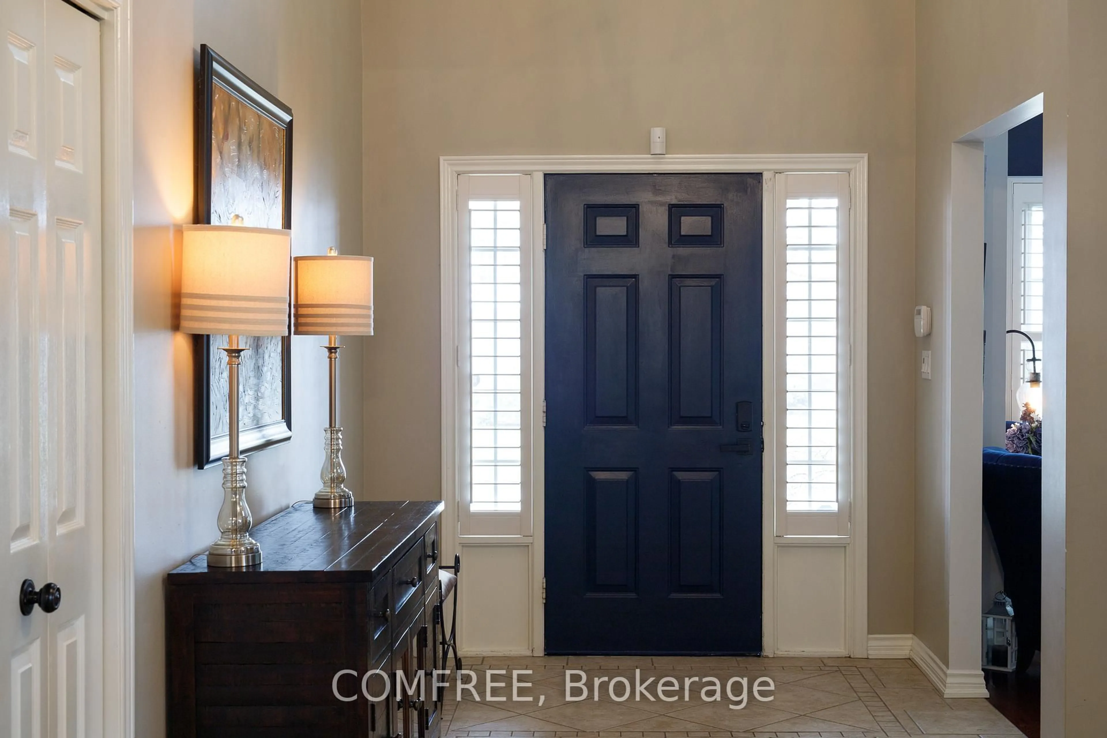Indoor entryway for 10 Endicott Dr, St. Catharines Ontario L2S 3R6