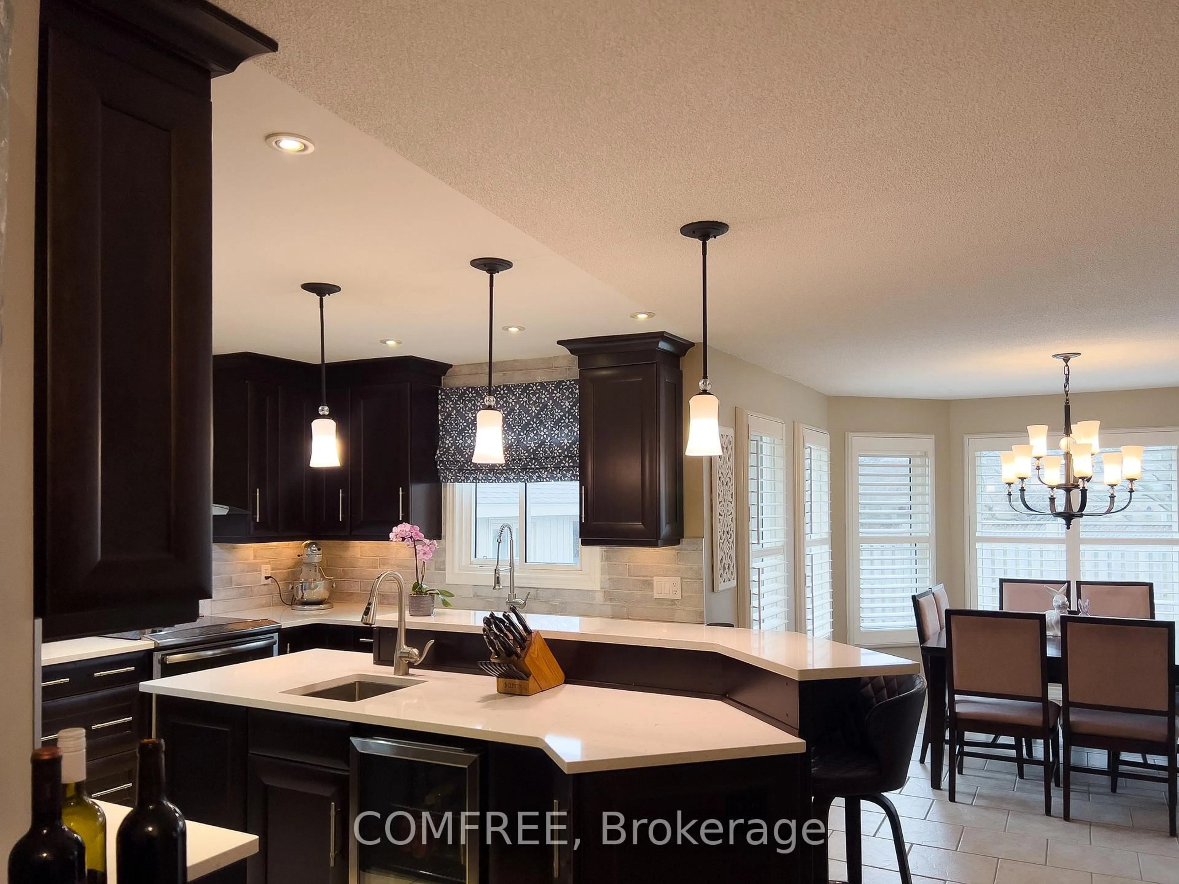 Contemporary kitchen, ceramic/tile floor for 10 Endicott Dr, St. Catharines Ontario L2S 3R6