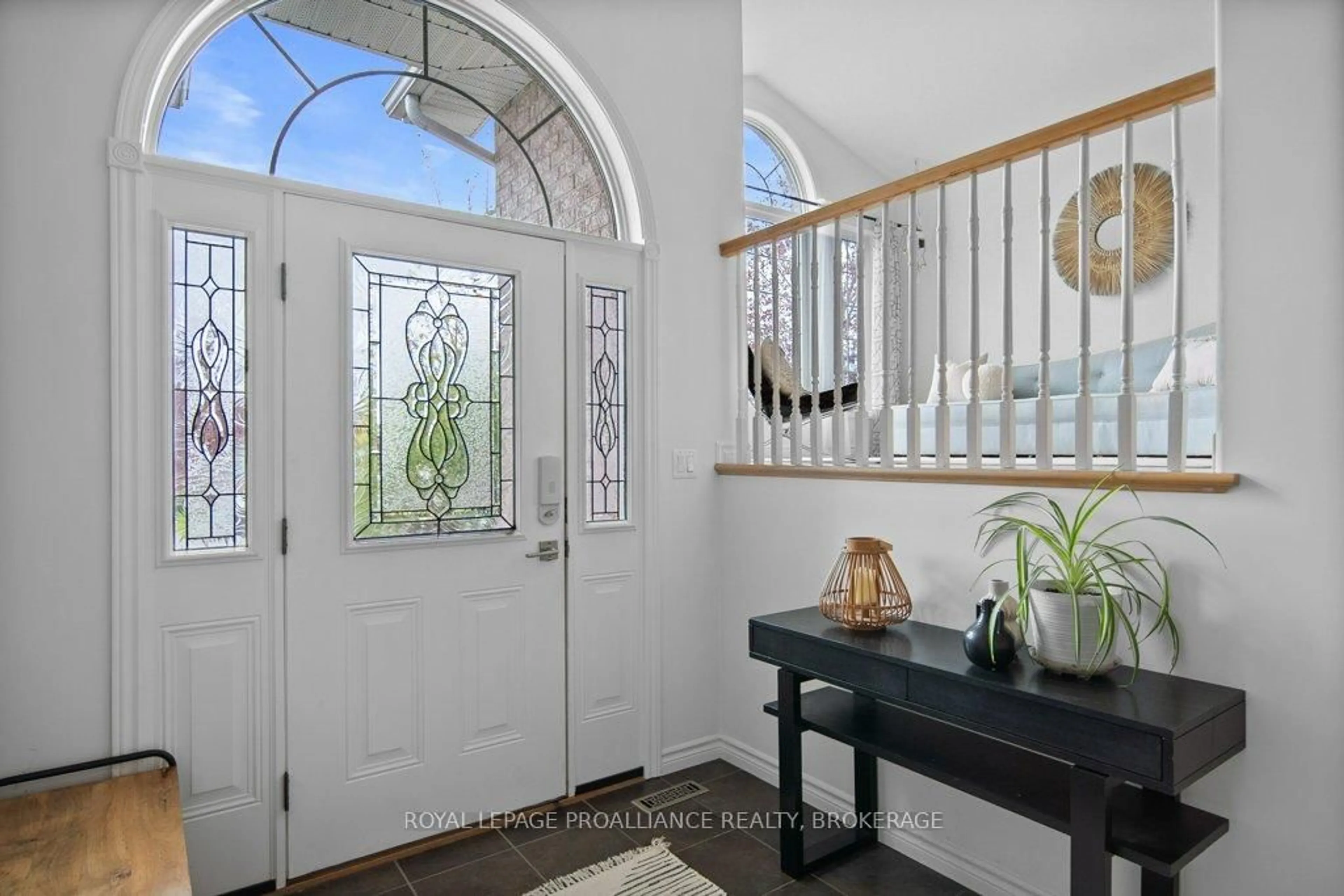 Indoor entryway for 6 Ashwood Cres, Plantagenet Ontario K7R 3L2