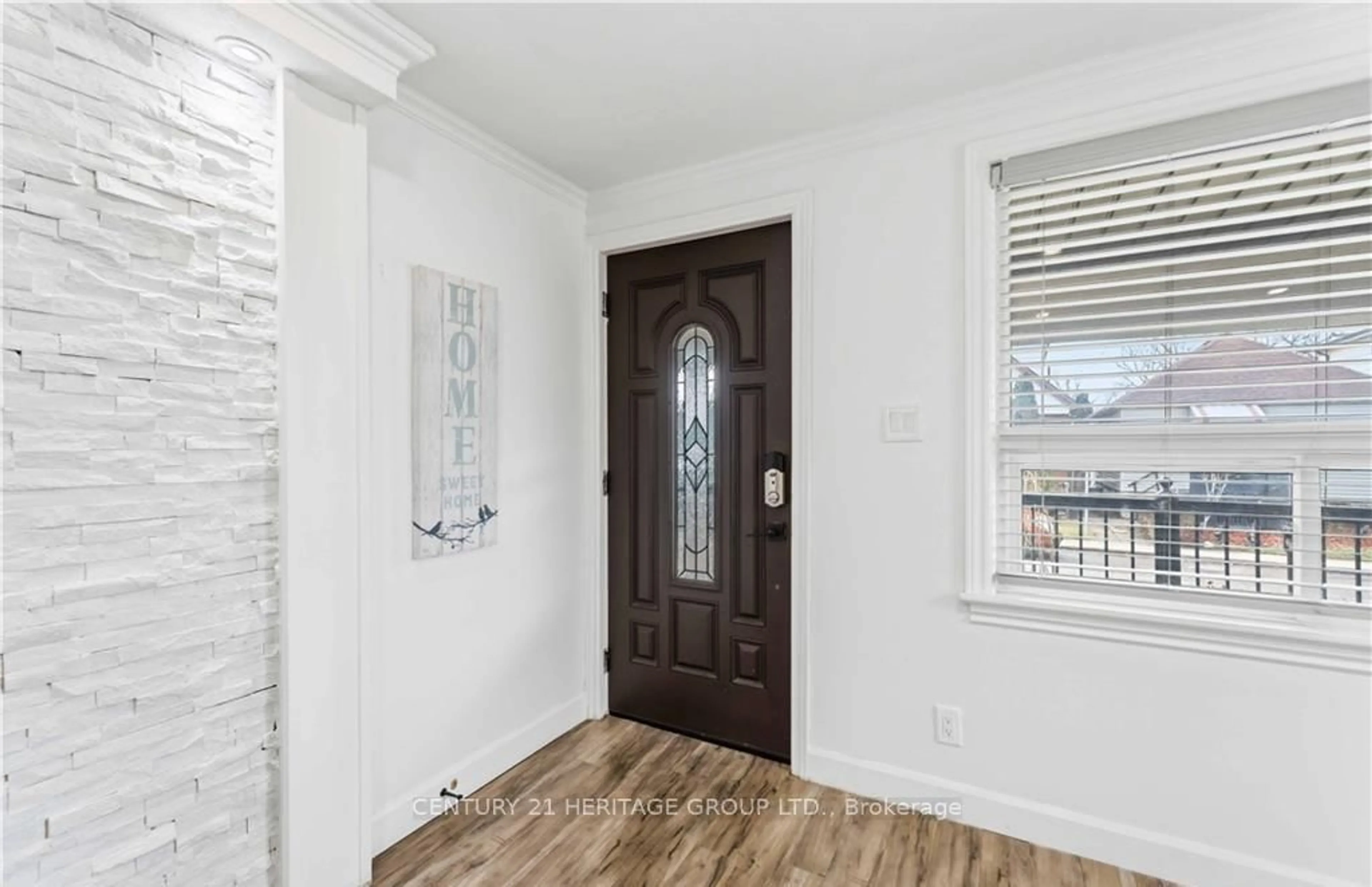 Indoor entryway for 103 Edinburgh Ave, Hamilton Ontario L8H 2C6