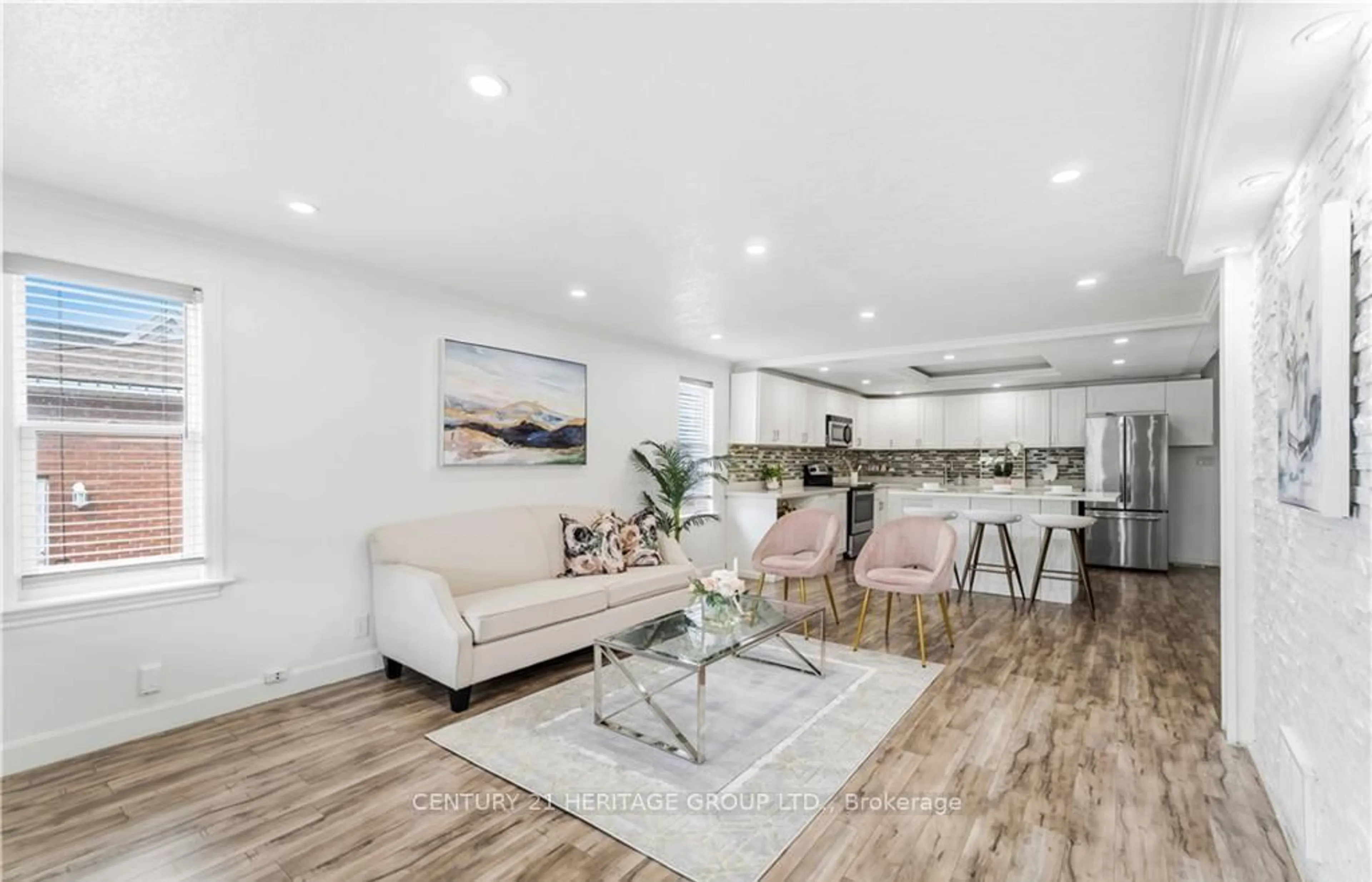 Living room with furniture, unknown for 103 Edinburgh Ave, Hamilton Ontario L8H 2C6