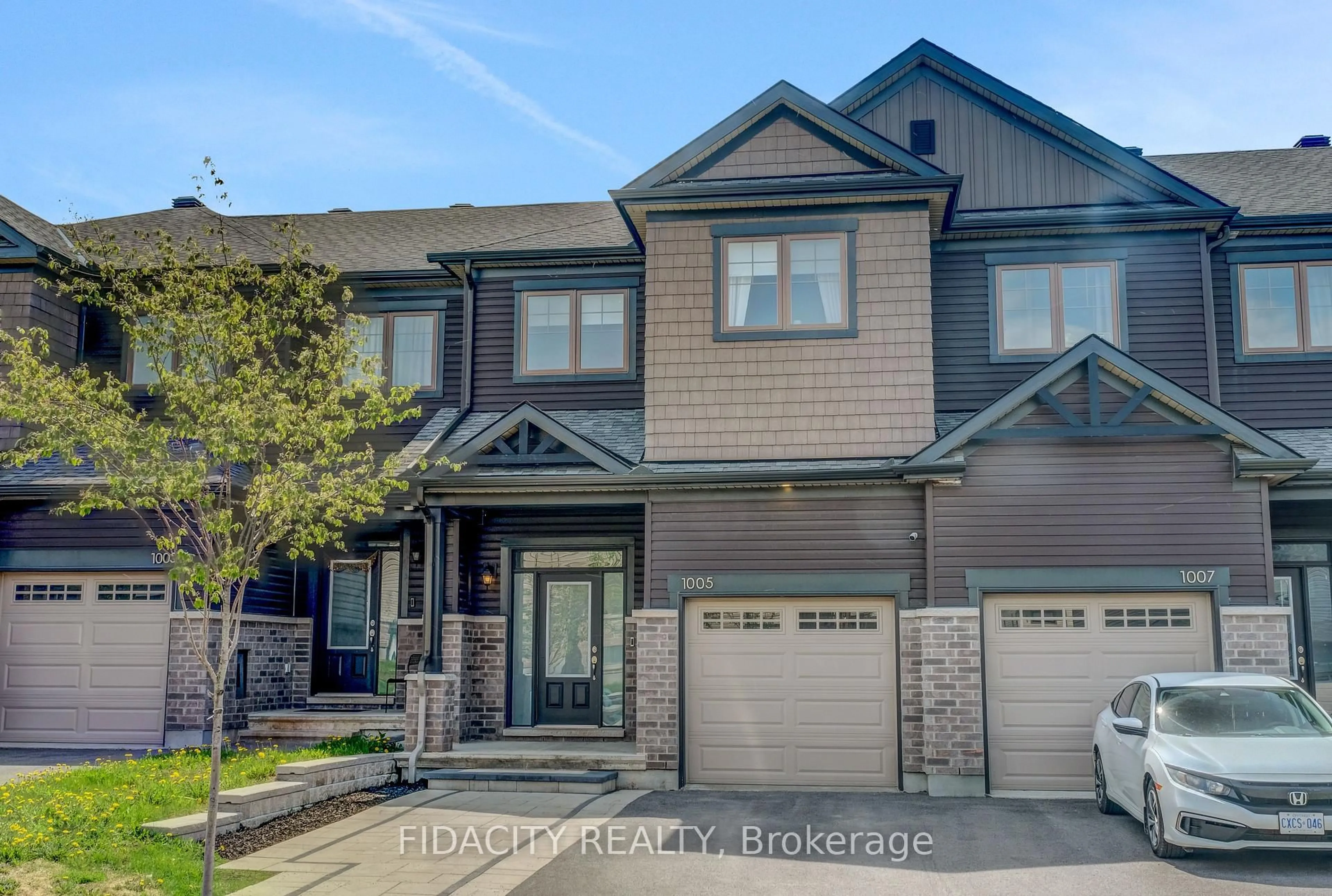 Unknown for 1005 Kijik Cres, Ottawa Ontario K1X 0G9