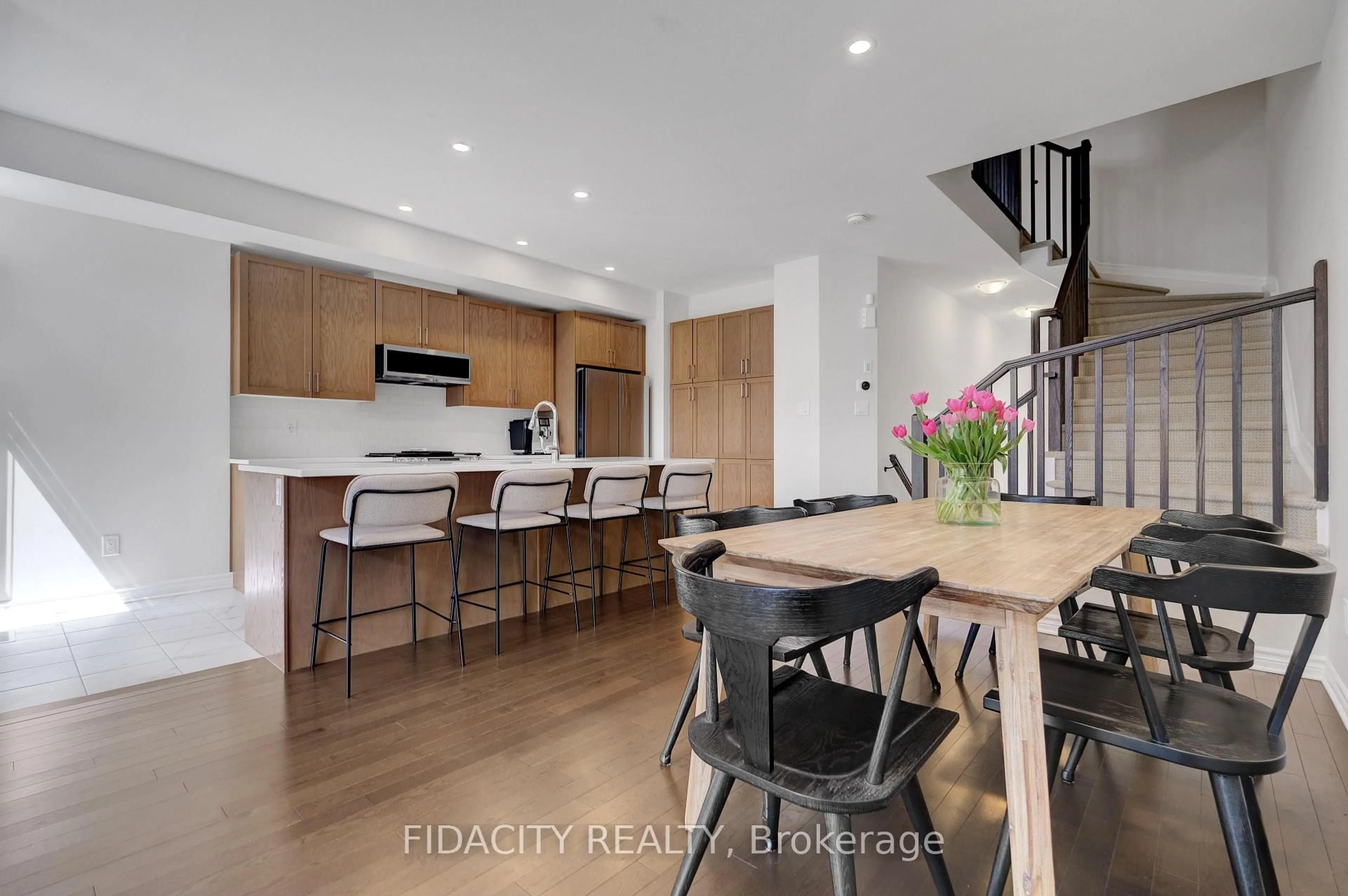 Open concept kitchen, unknown for 1005 Kijik Cres, Ottawa Ontario K1X 0G9