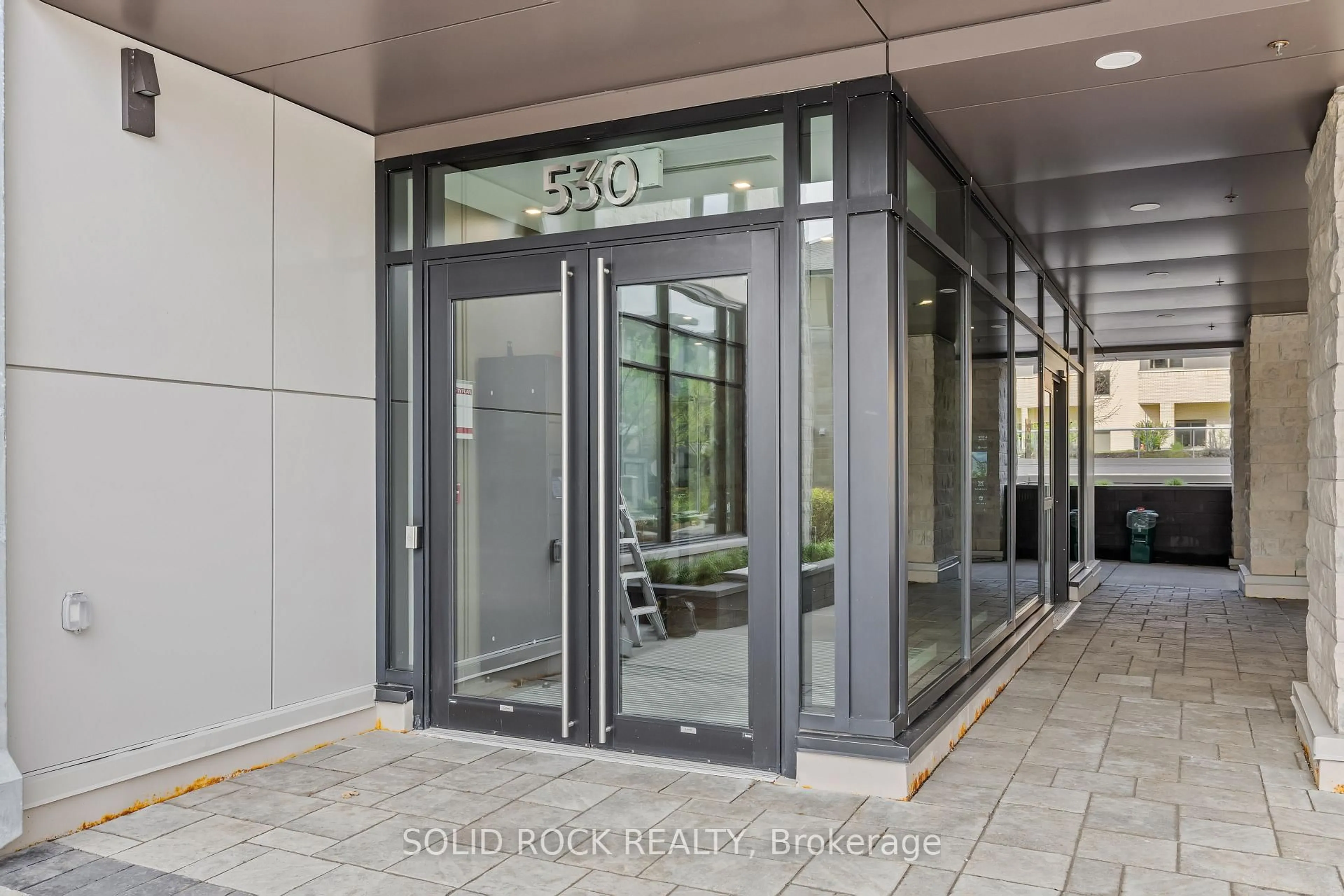 Indoor foyer for 530 De Mazenod Ave #201, Ottawa Ontario K1S 5W8