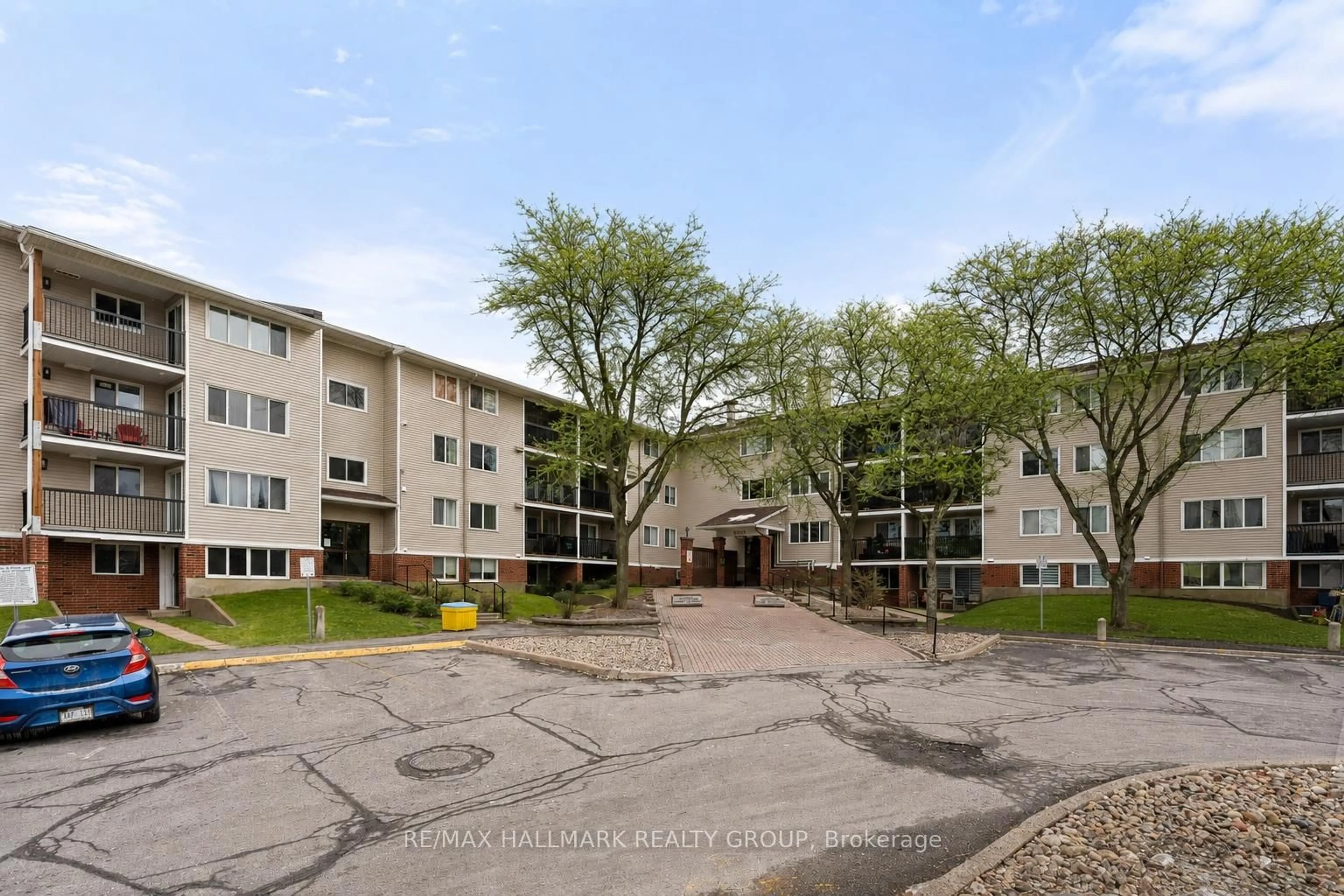 Patio, unknown for 6532 Bilberry Dr #315, Ottawa Ontario K1C 4N9
