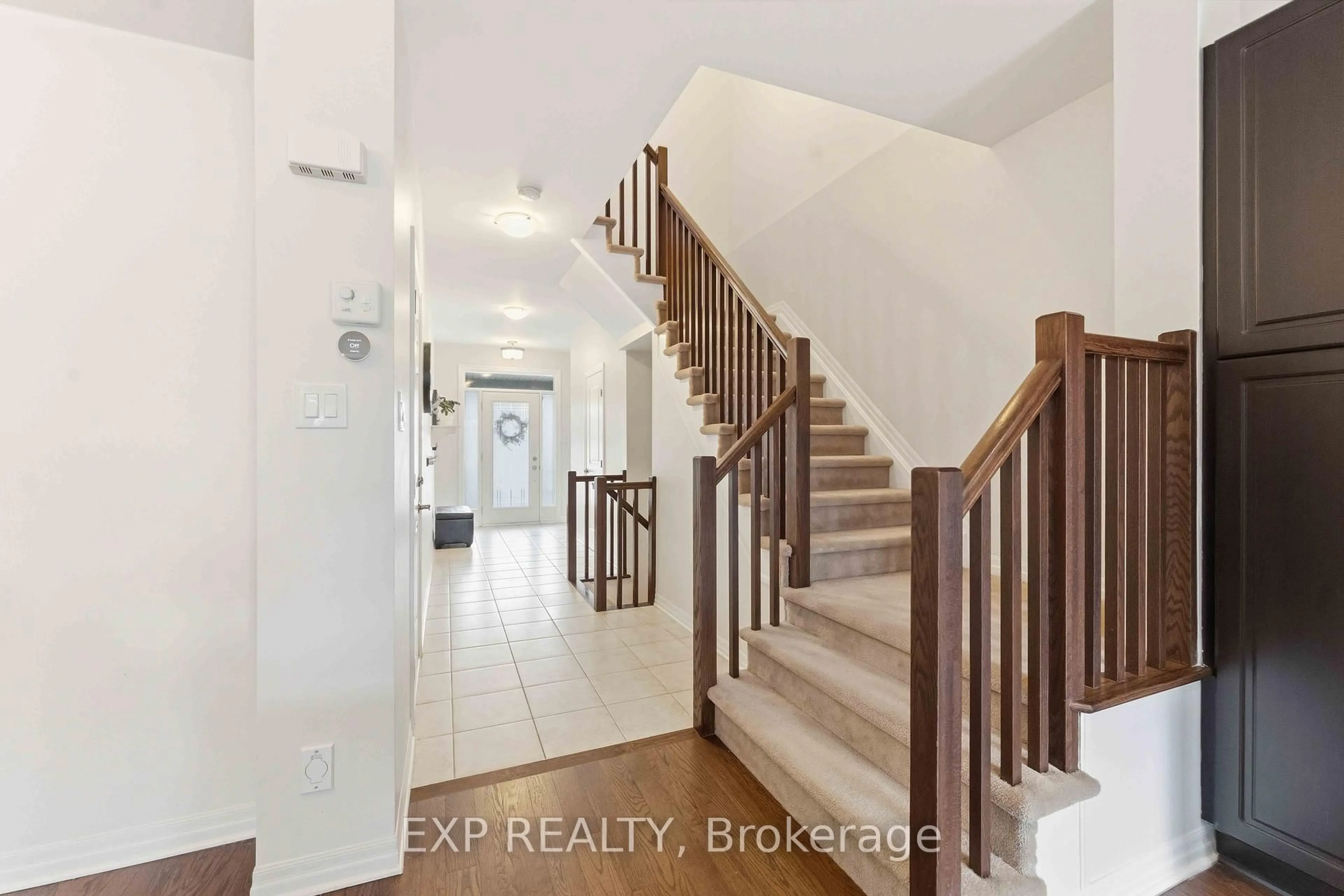 Indoor entryway for 151 Hawkshaw Cres, Ottawa Ontario K2J 5P8