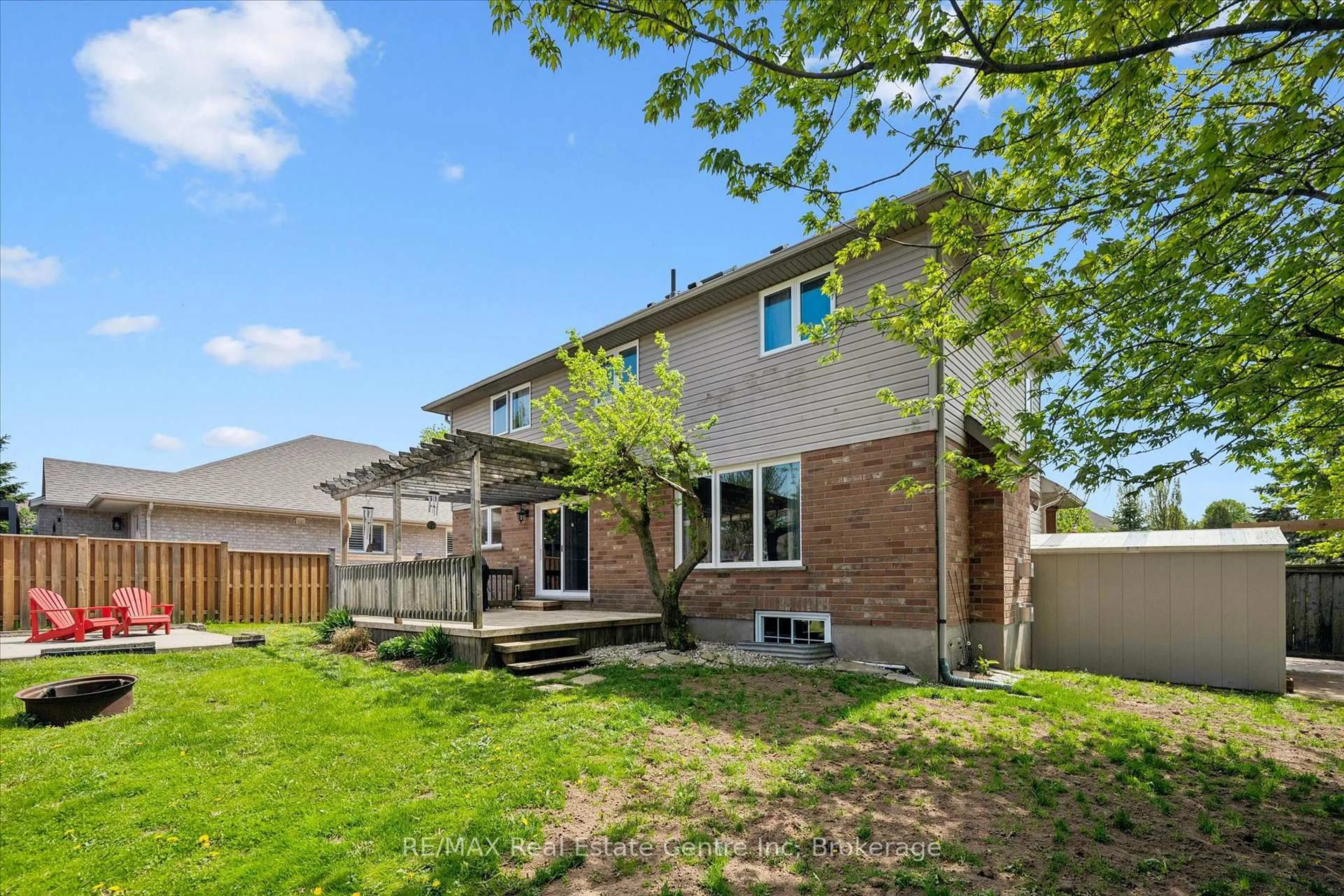 Unknown for 332 Daniel Cres, Centre Wellington Ontario N0B 1S0
