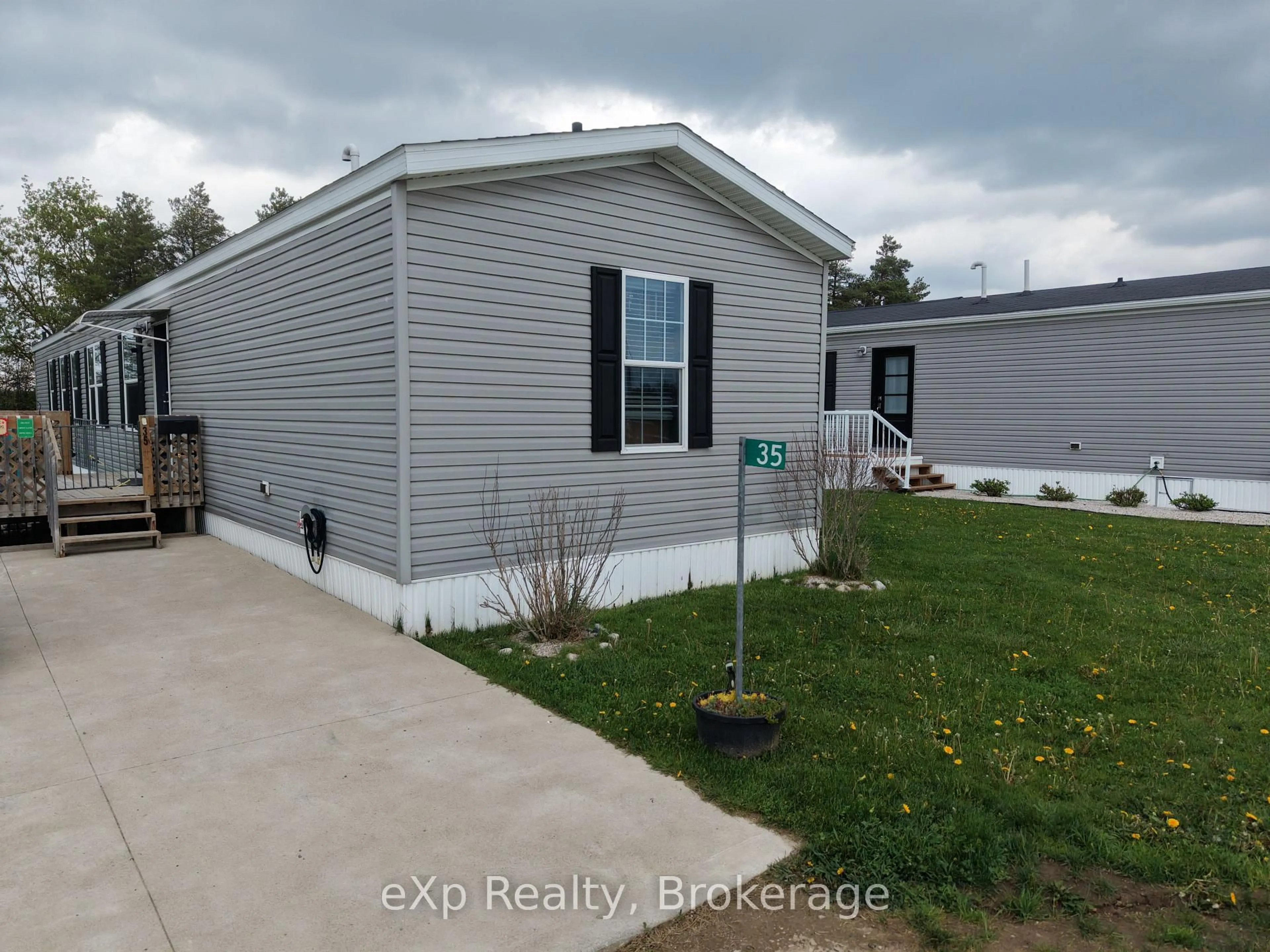 Home with vinyl exterior material, unknown for 35 Dove Rd, Brockton Ontario N0G 2V0