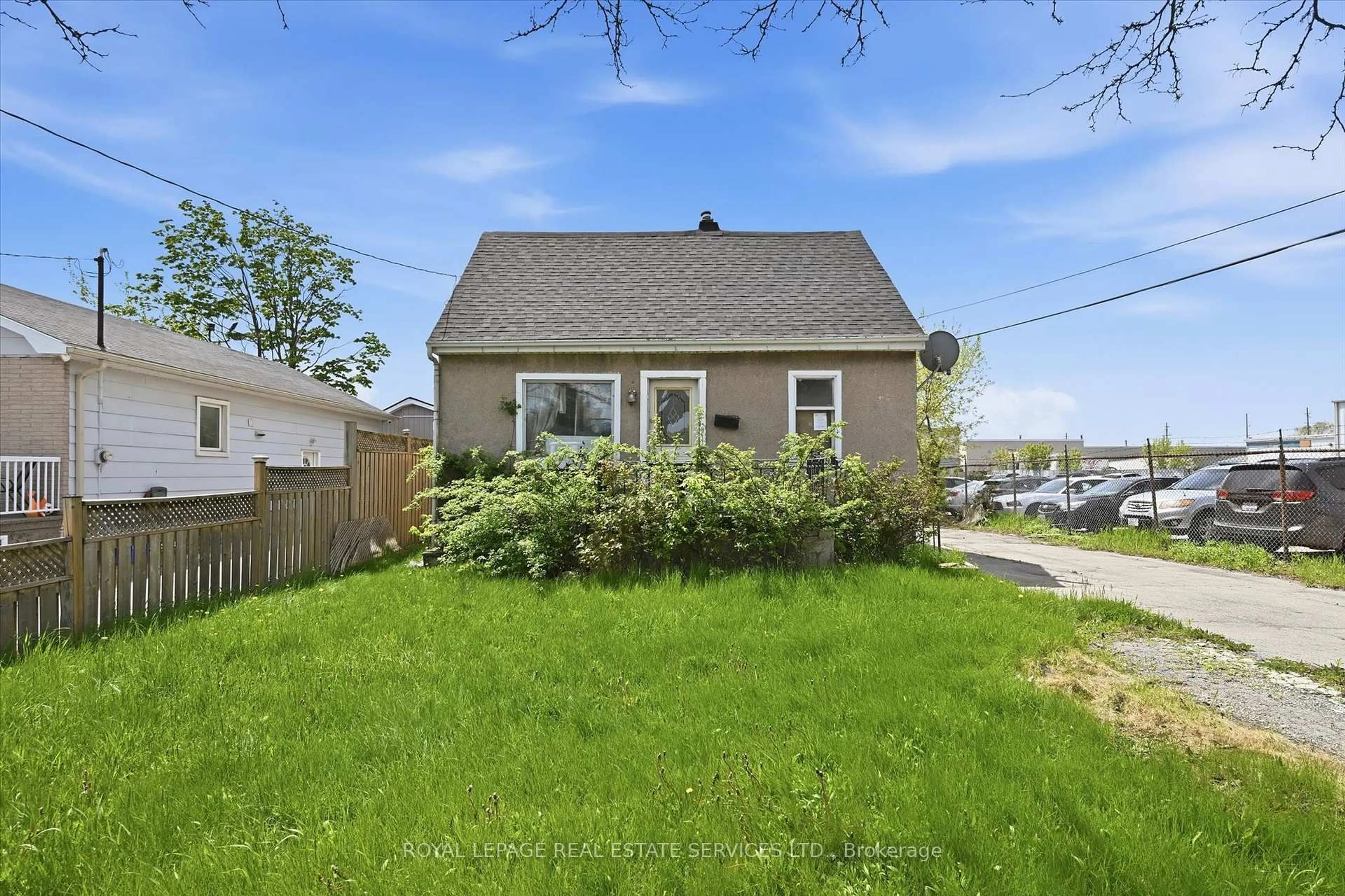 Unknown for 700 Rennie St, Hamilton Ontario L8H 3R2