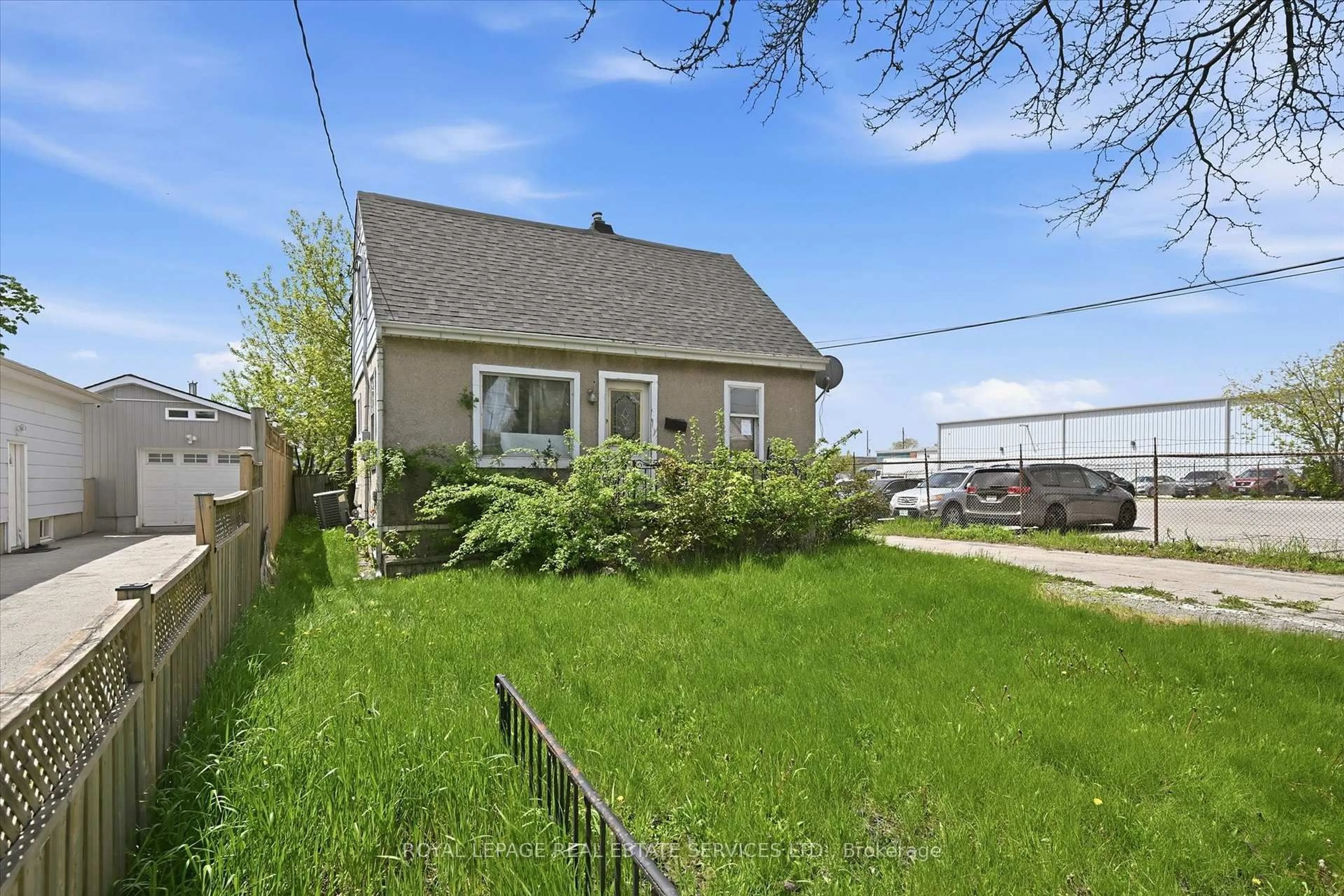 Unknown for 700 Rennie St, Hamilton Ontario L8H 3R2