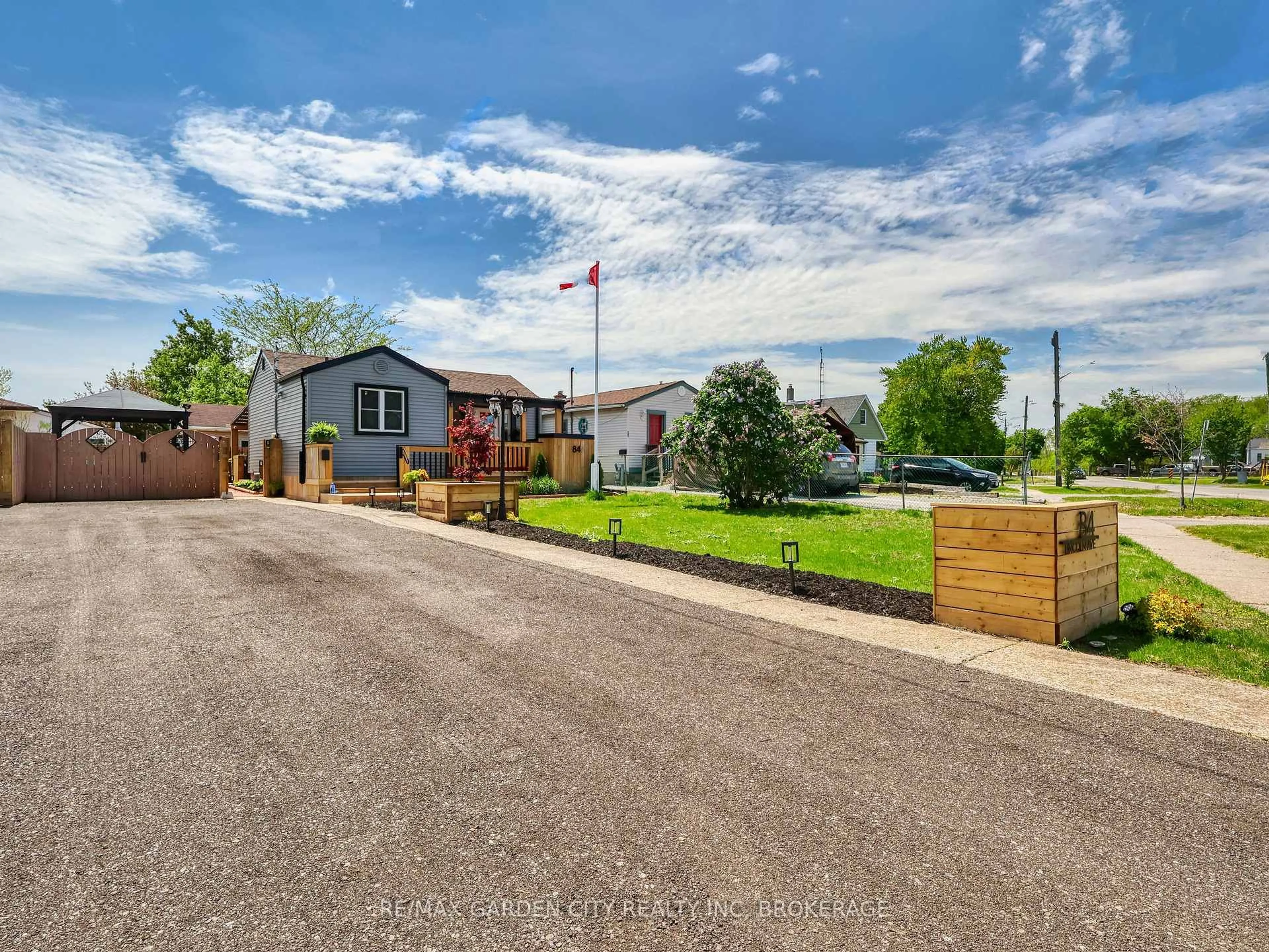 A pic from outside/outdoor area/front of a property/back of a property/a pic from drone, street for 84 Lincoln Ave, St. Catharines Ontario L2P 2C9