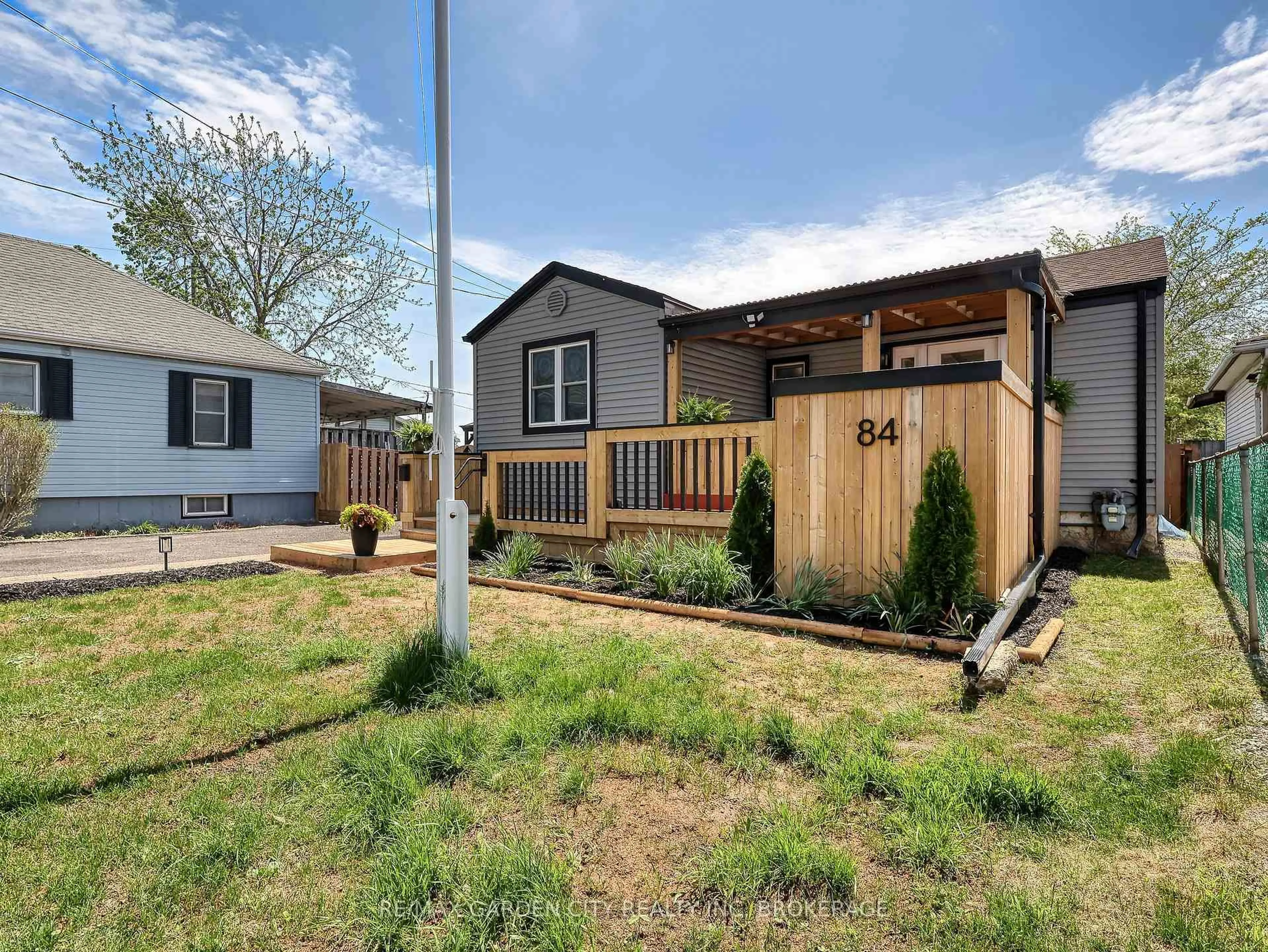 A pic from outside/outdoor area/front of a property/back of a property/a pic from drone, street for 84 Lincoln Ave, St. Catharines Ontario L2P 2C9