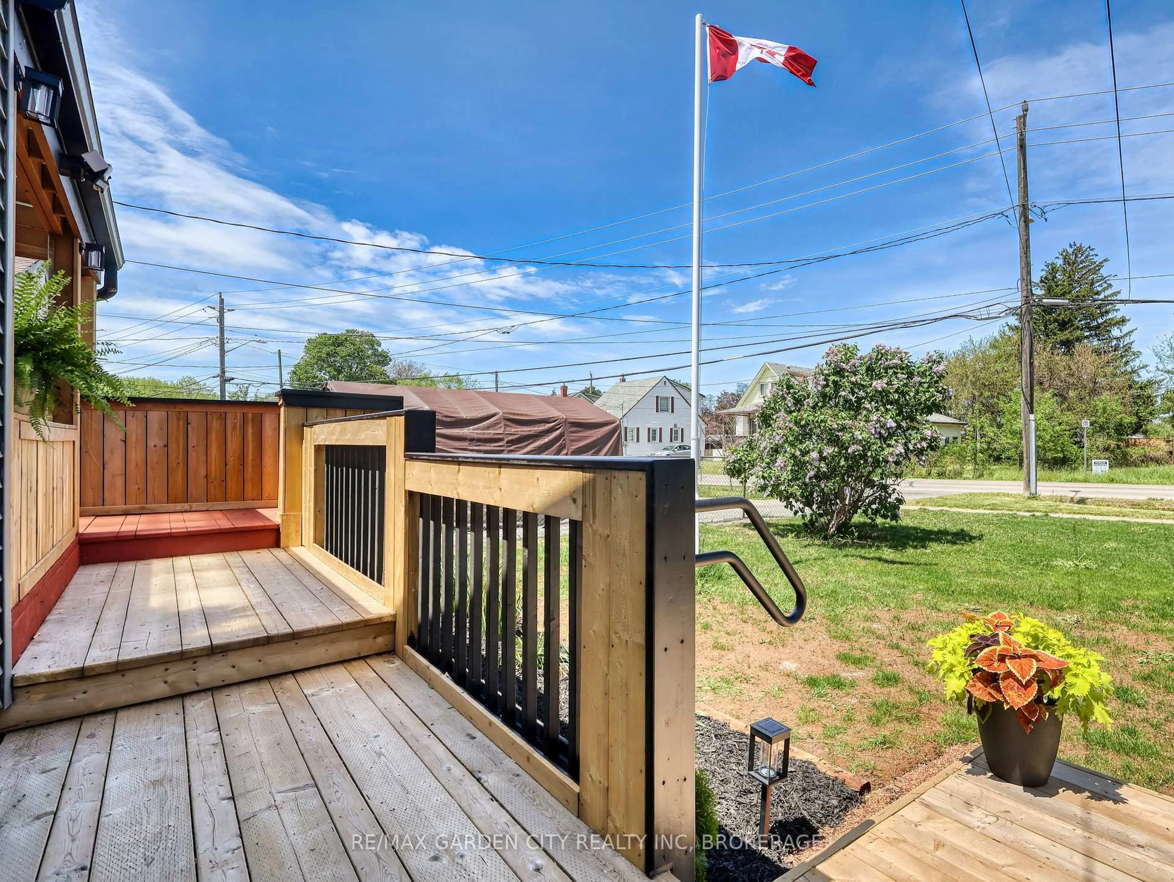 Patio, street for 84 Lincoln Ave, St. Catharines Ontario L2P 2C9