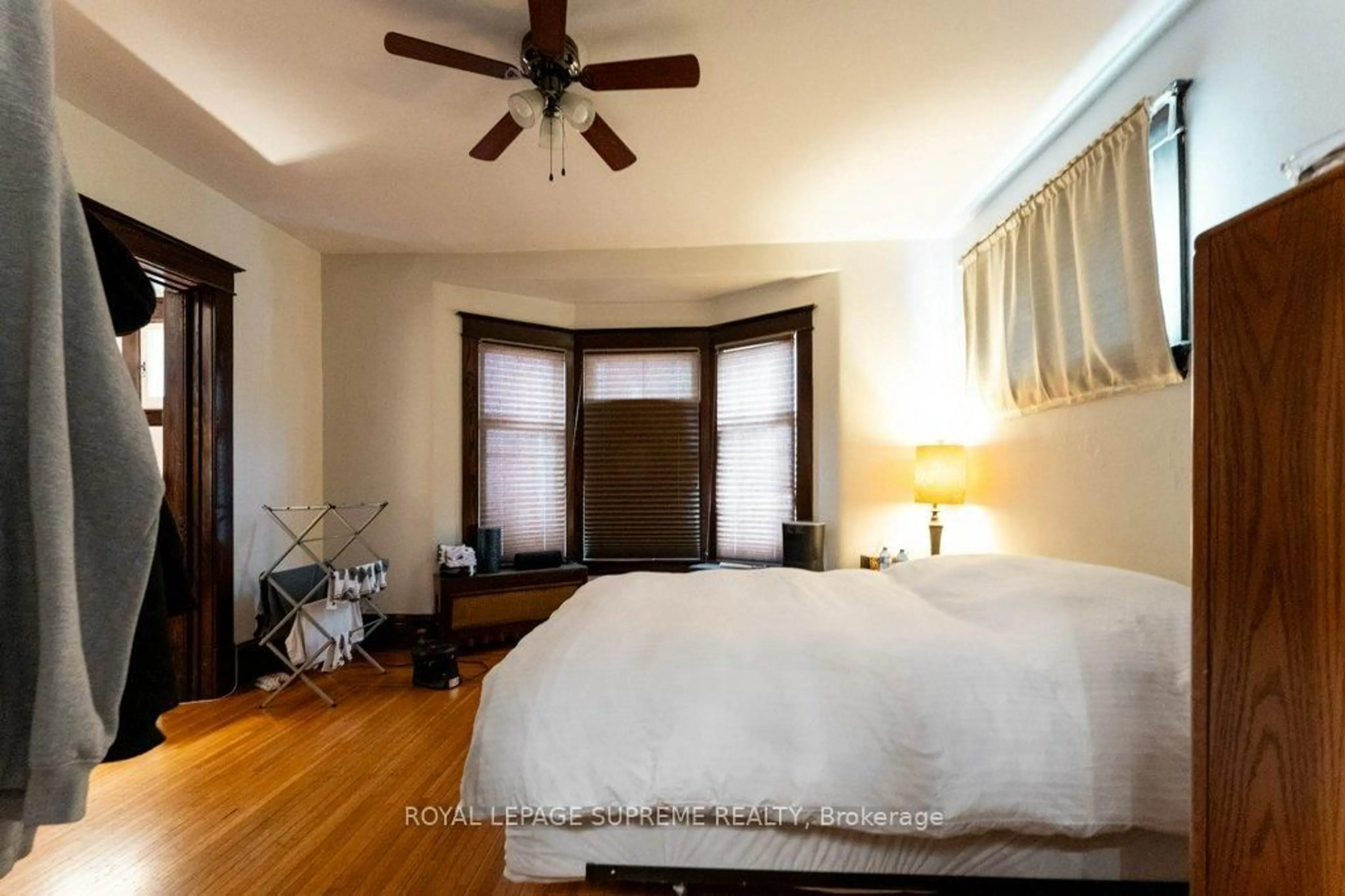 A pic of a room for 115 Balsam Ave, Hamilton Ontario L8M 3B1