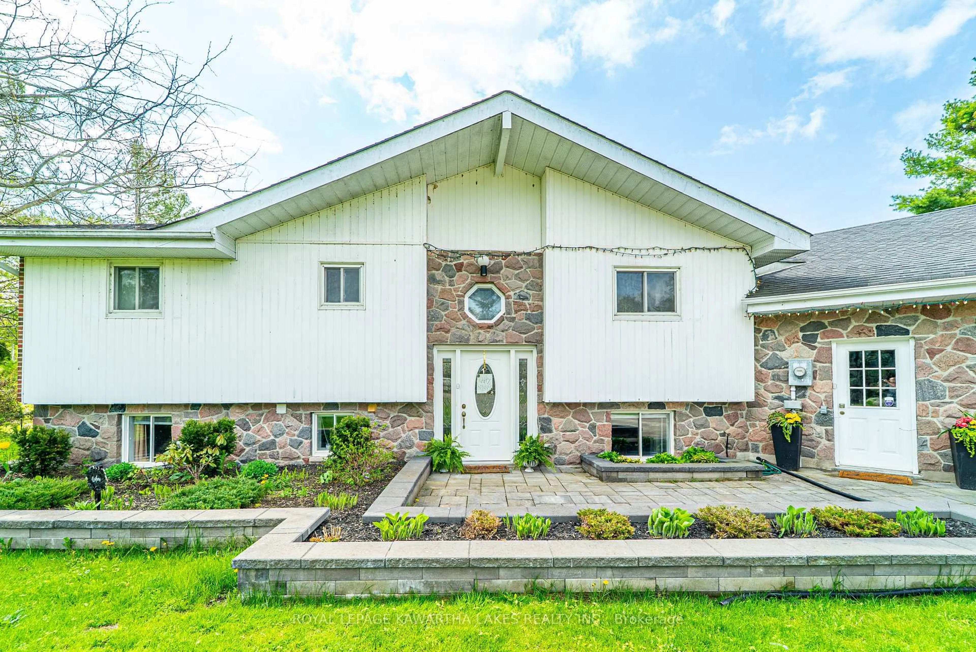 Home with vinyl exterior material, unknown for 1032 Zion Rd, Kawartha Lakes Ontario K0M 2C0