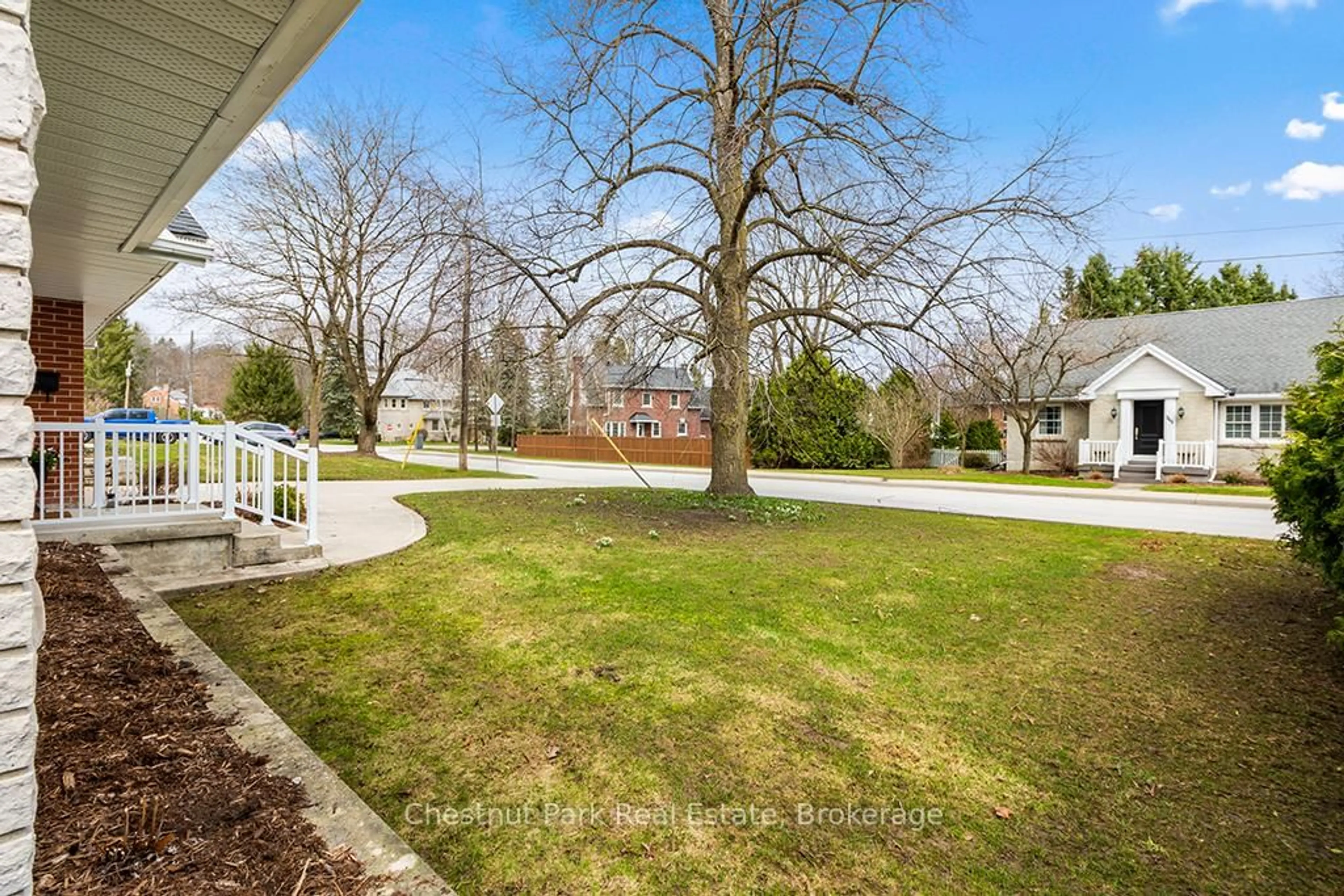 Patio, street for 360 2nd Ave, Owen Sound Ontario N4K 4L7