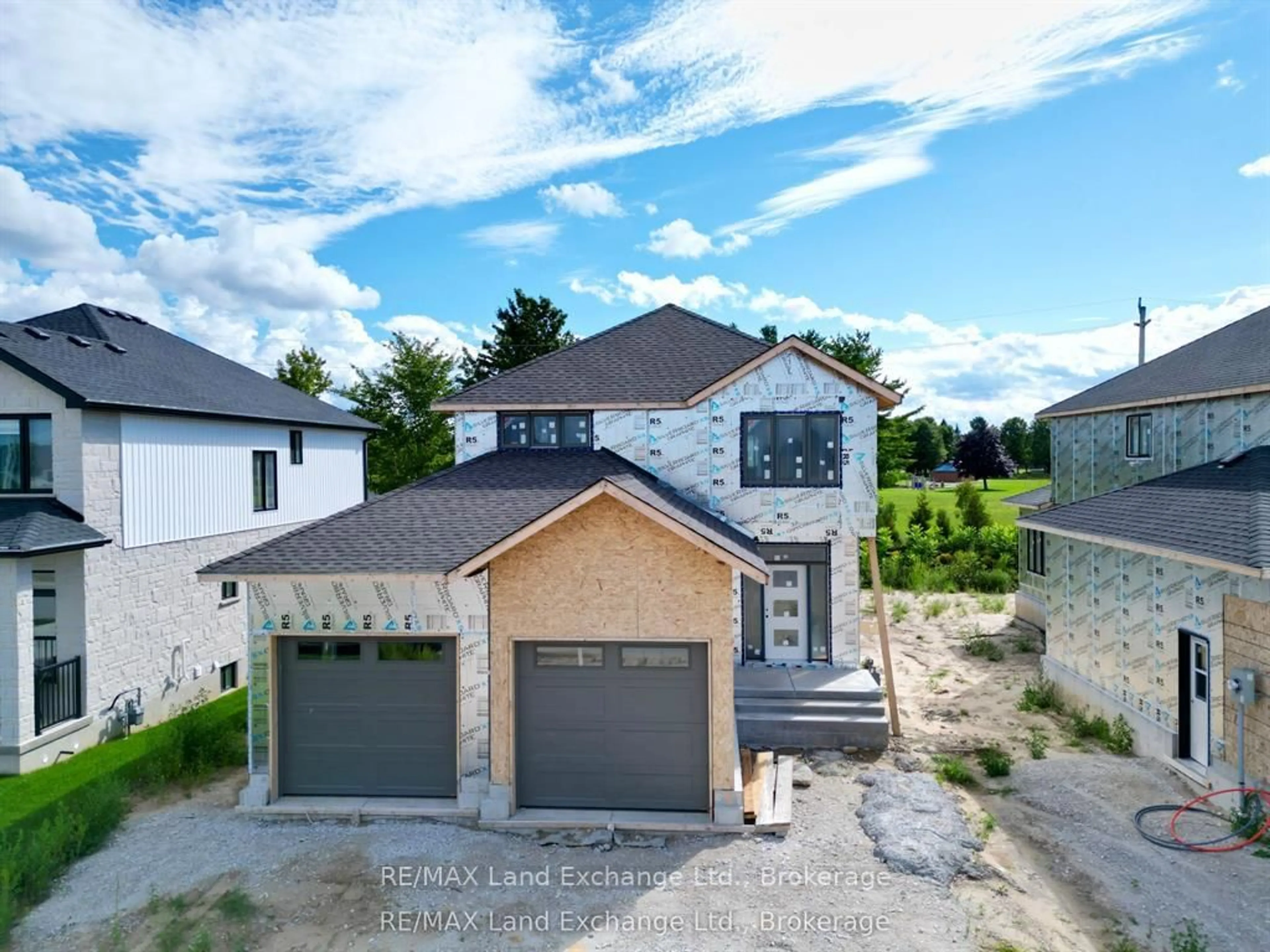 A pic from outside/outdoor area/front of a property/back of a property/a pic from drone, street for 382 Frances St, Saugeen Shores Ontario N0H 2C3
