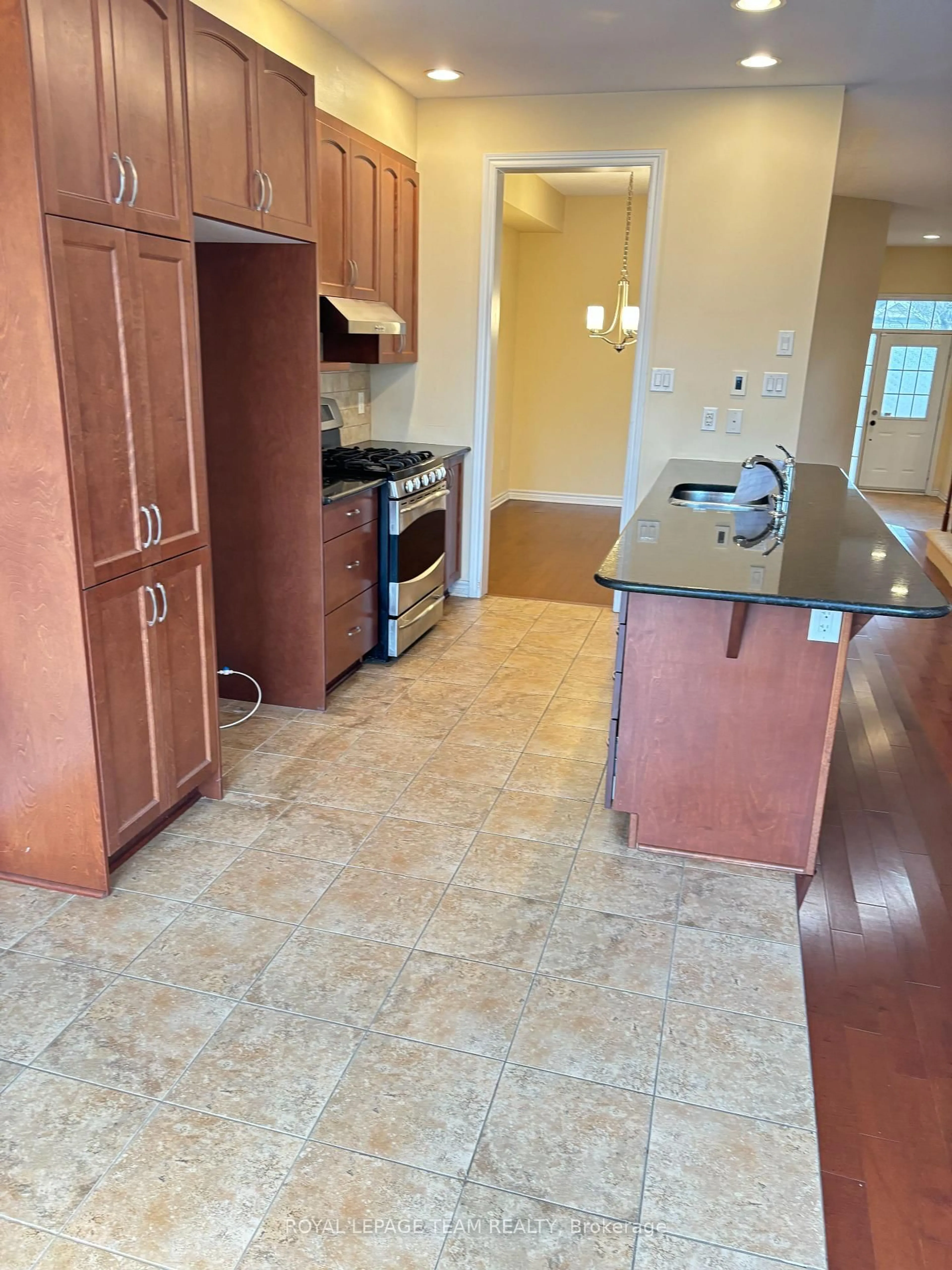 Standard kitchen, ceramic/tile floor for 449 Foxhall Way, Ottawa Ontario K2M 0G1