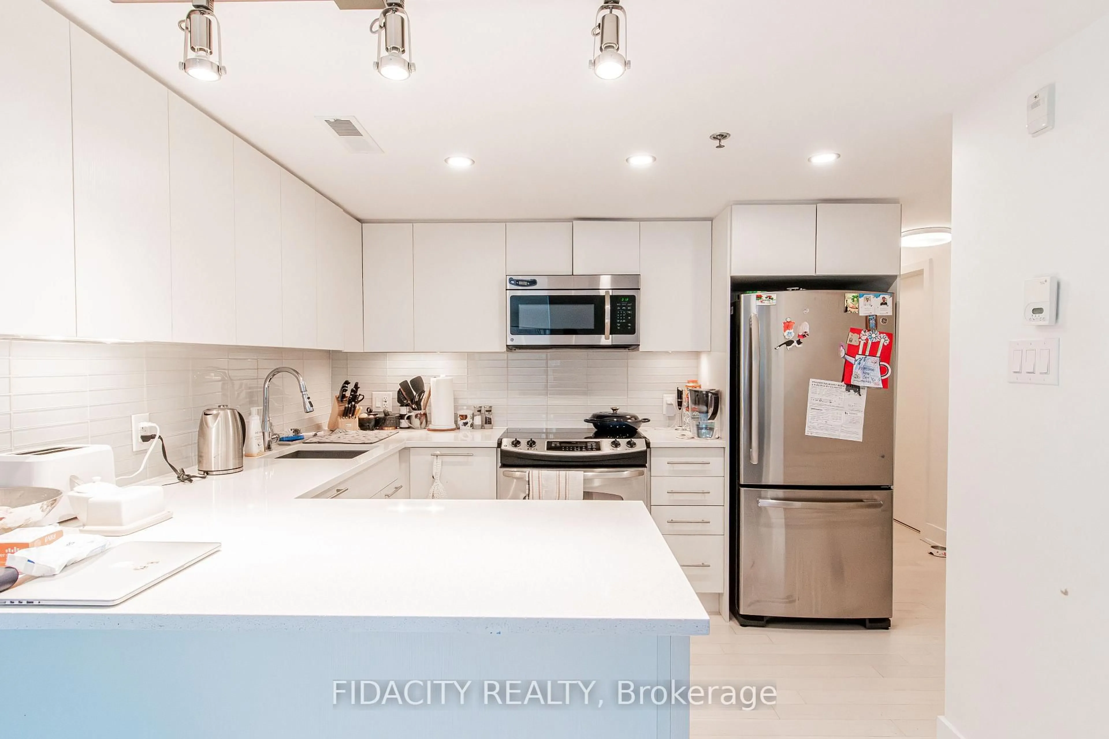 Contemporary kitchen, ceramic/tile floor for 88 Richmond Rd #104, Ottawa Ontario K1Z 0B3