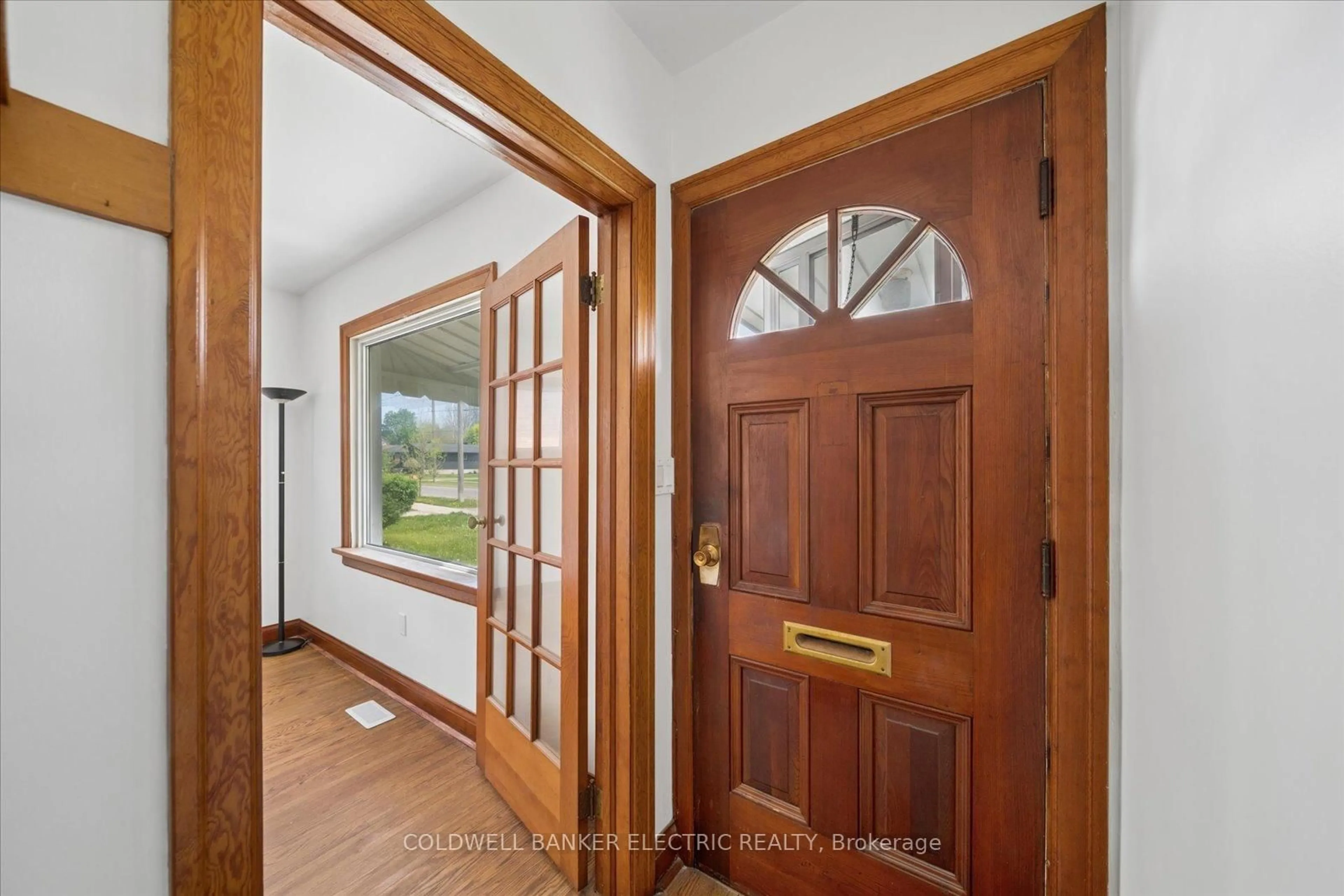 Indoor entryway for 84 Ware St, Peterborough Ontario K9J 2B7