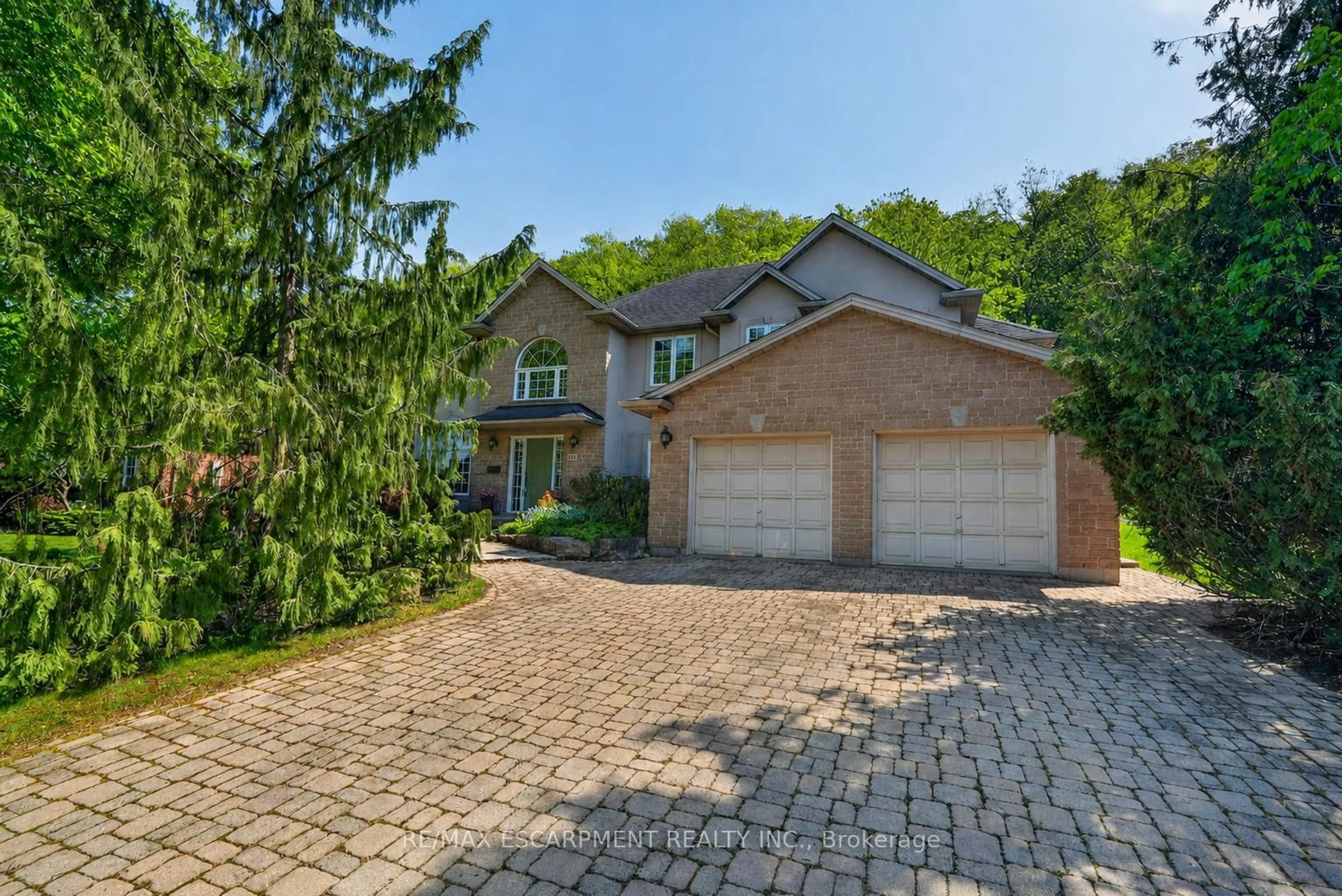 Home with brick exterior material, street for 144 Dorchester Dr, Grimsby Ontario L3M 5J9