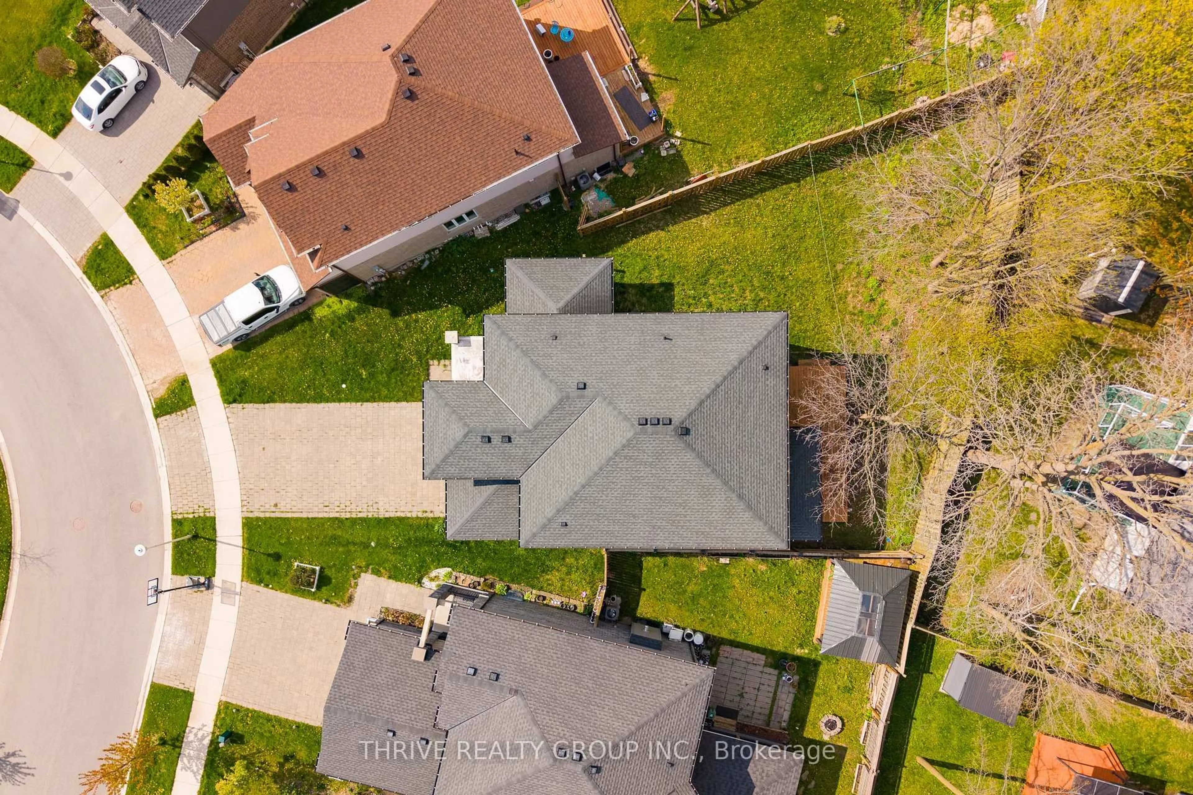 A pic from outside/outdoor area/front of a property/back of a property/a pic from drone, street for 483 Sophia Cres, London North Ontario N6G 0T5