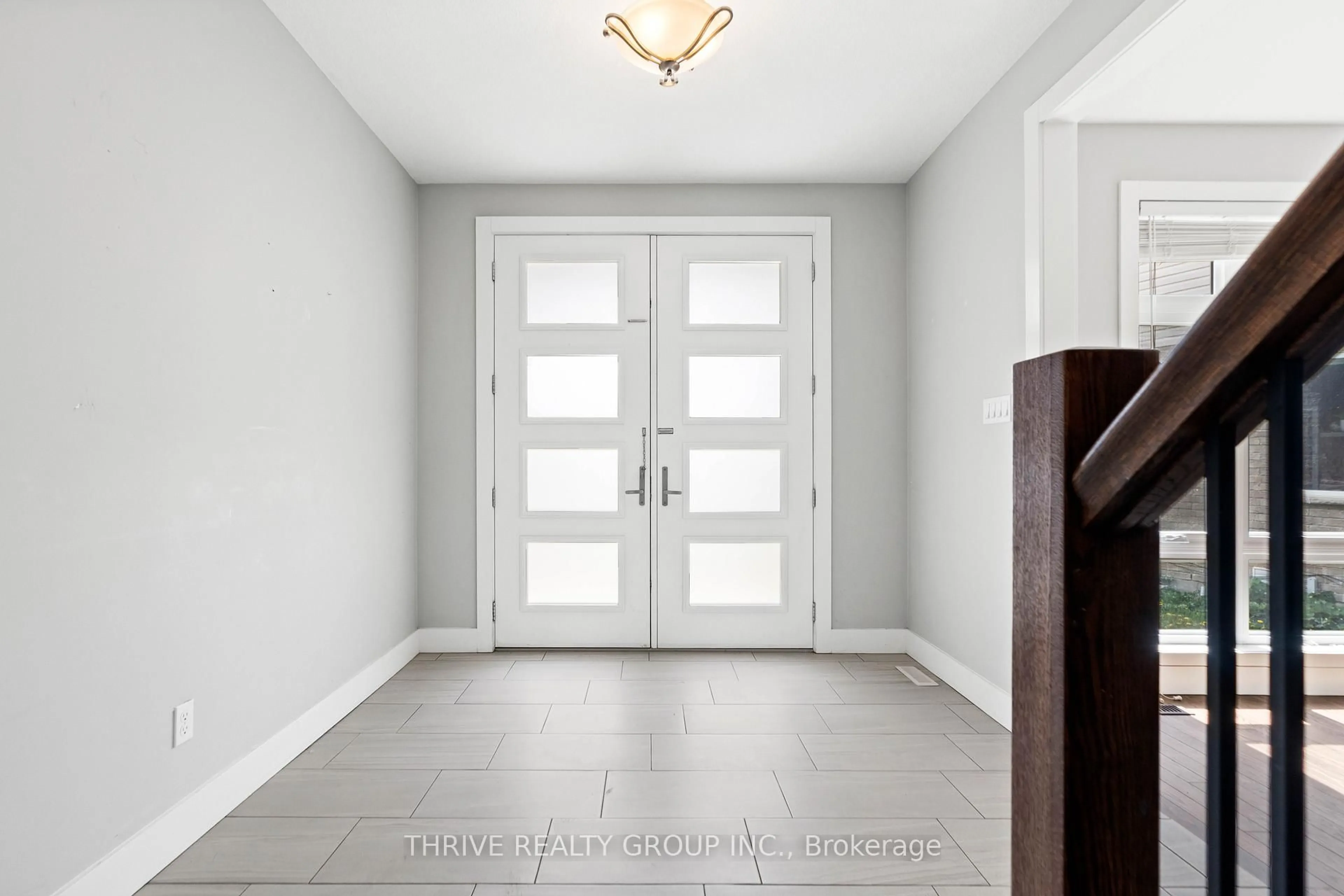 Indoor entryway for 483 Sophia Cres, London North Ontario N6G 0T5