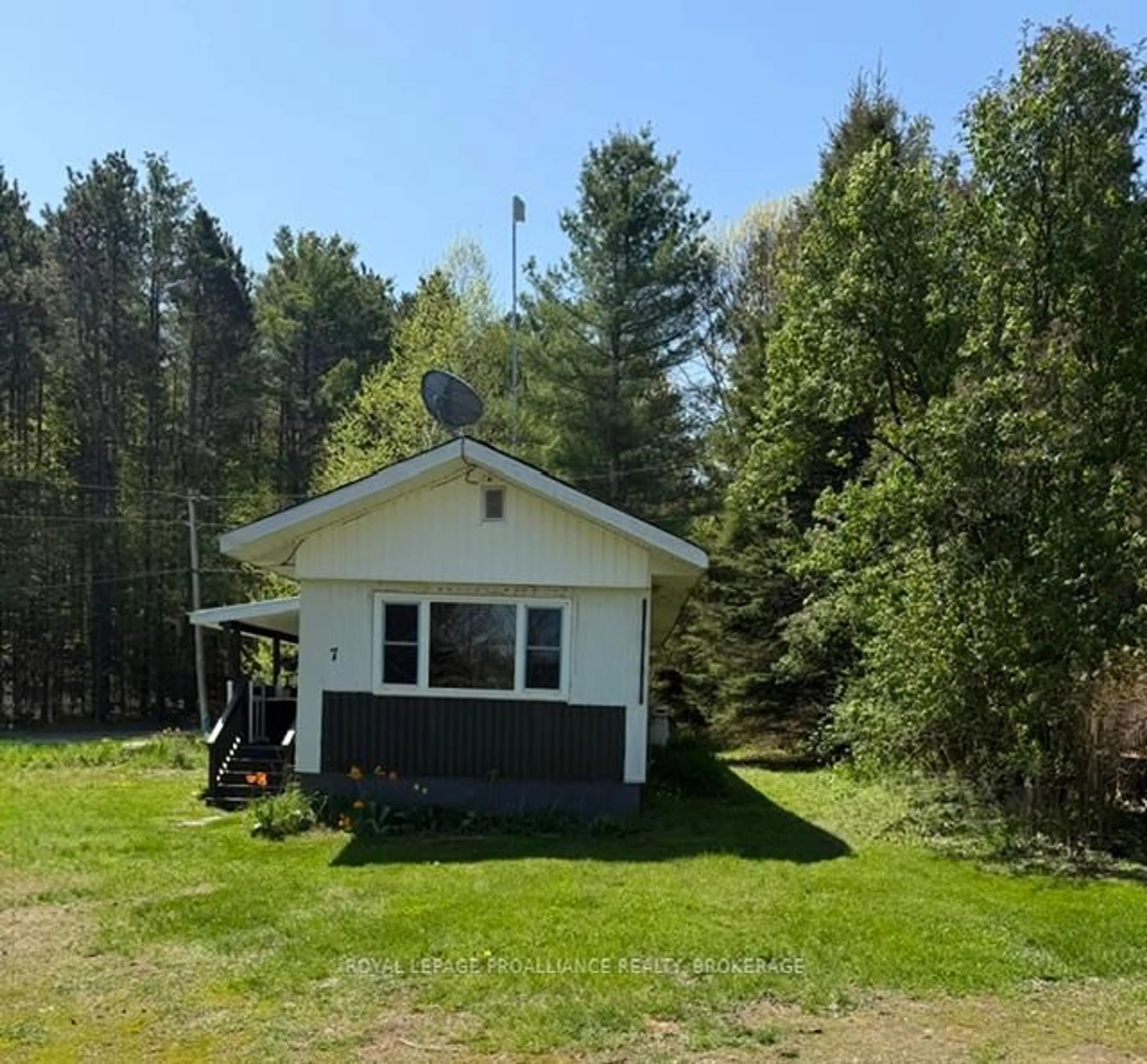 Shed for 104 Ellisville Rd, Leeds and the Thousand Islands Ontario K0H 2N0