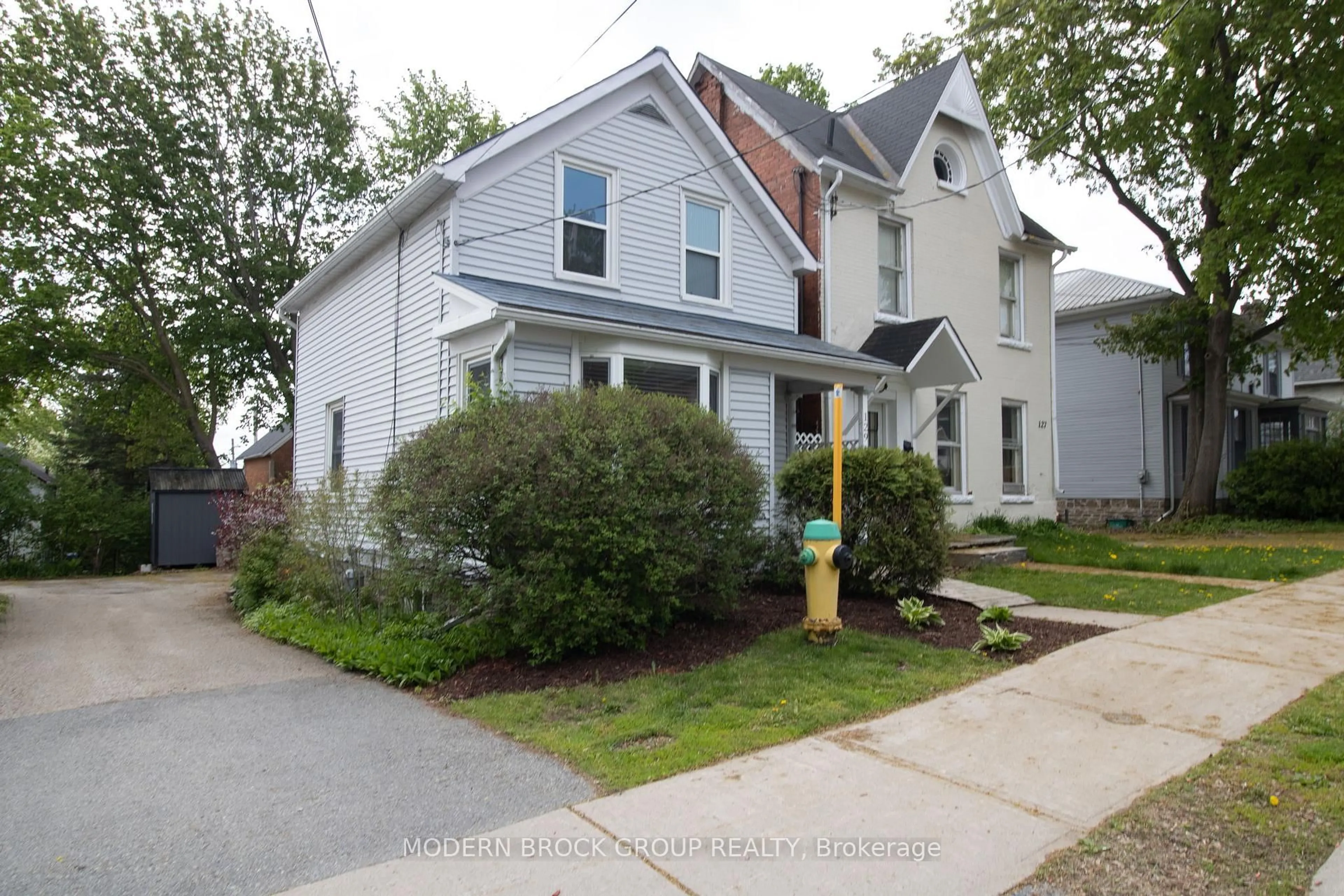 Home with vinyl exterior material, street for 129 James St, Brockville Ontario K6V 1K9