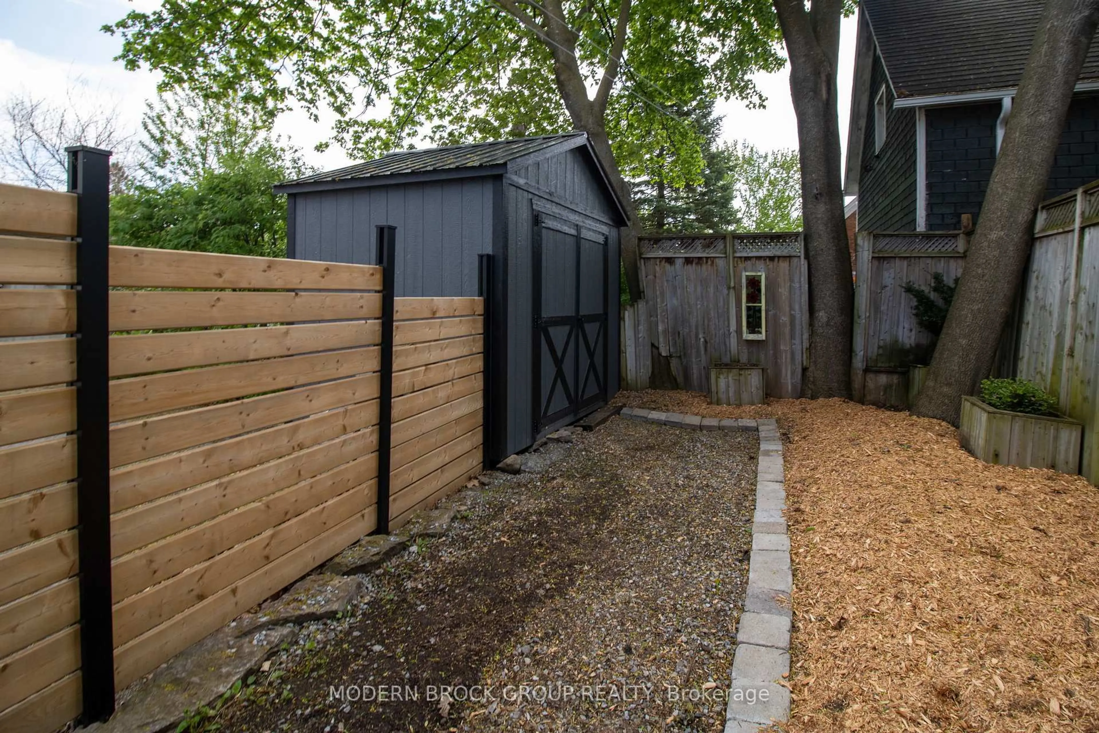 Shed for 129 James St, Brockville Ontario K6V 1K9
