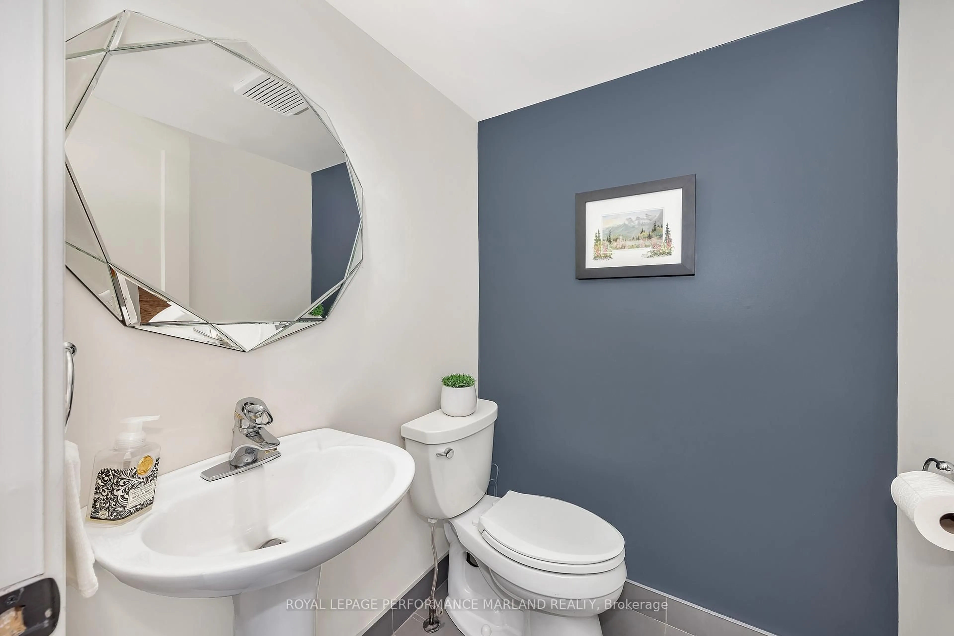 Standard bathroom, ceramic/tile floor for 71 Echo Dr, Ottawa Ontario K1S 5P6