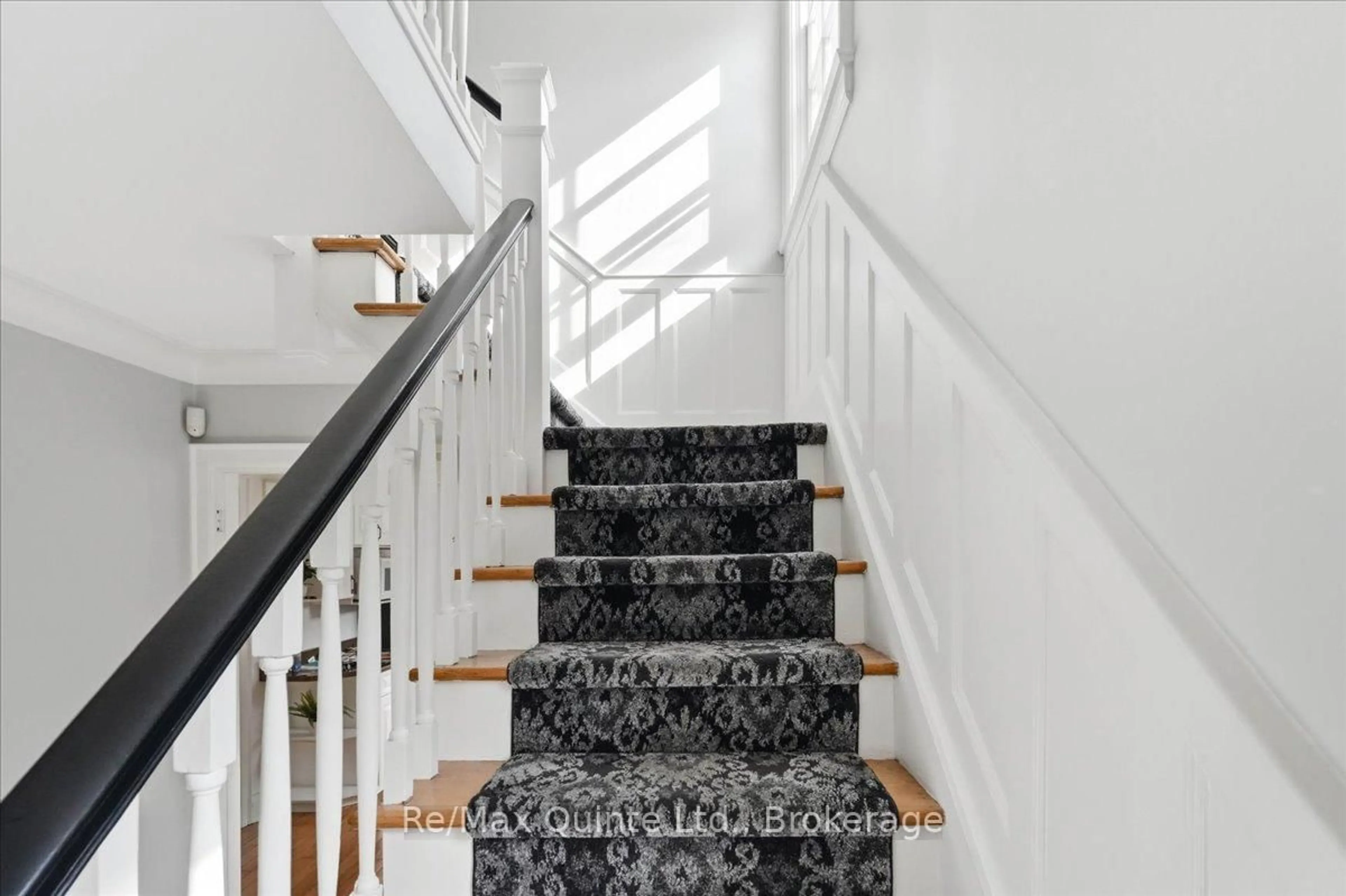 Stairs for 238 Victoria Ave, Belleville Ontario K8N 2C5