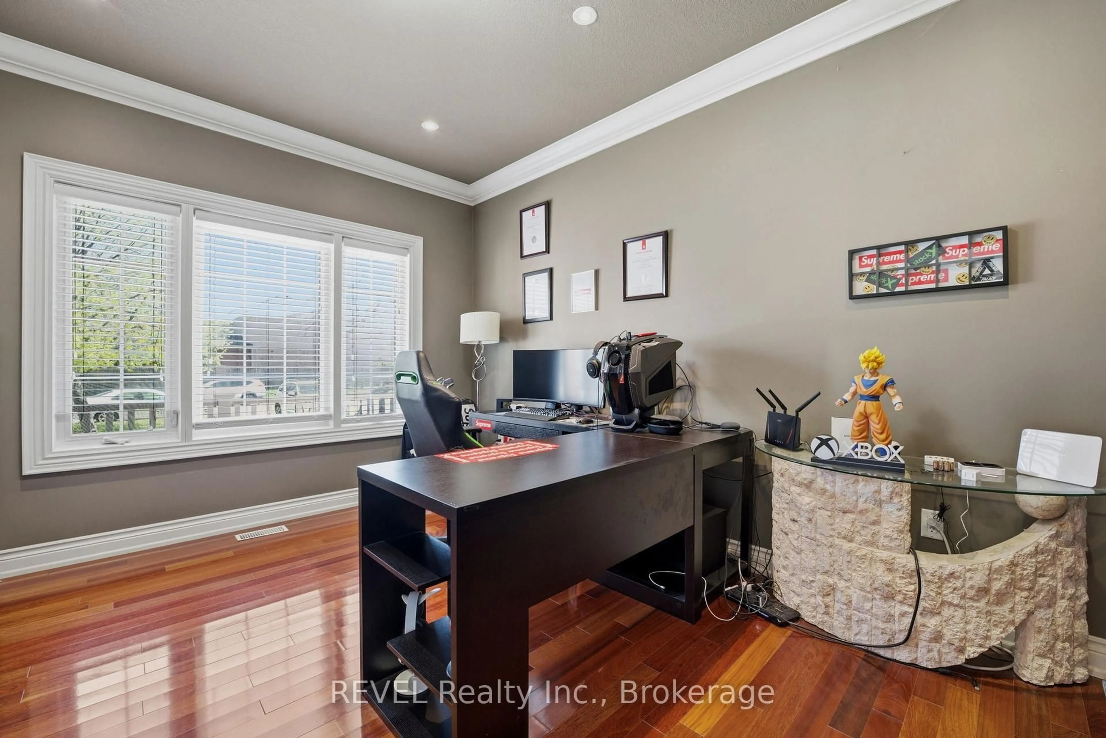 A pic of a room for 9 FIRST STREET LOUTH St, St. Catharines Ontario L2W 1C7