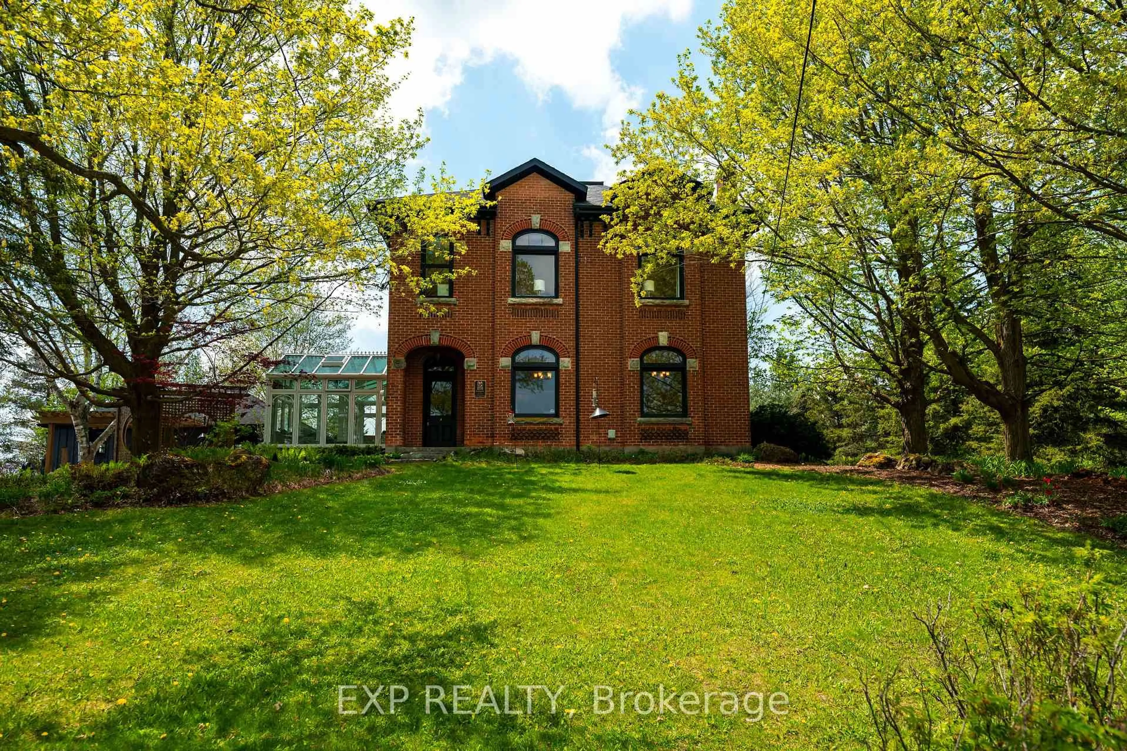 A pic from outside/outdoor area/front of a property/back of a property/a pic from drone, building for 753174 2nd Line EHS, Mono Ontario L9W 5W4
