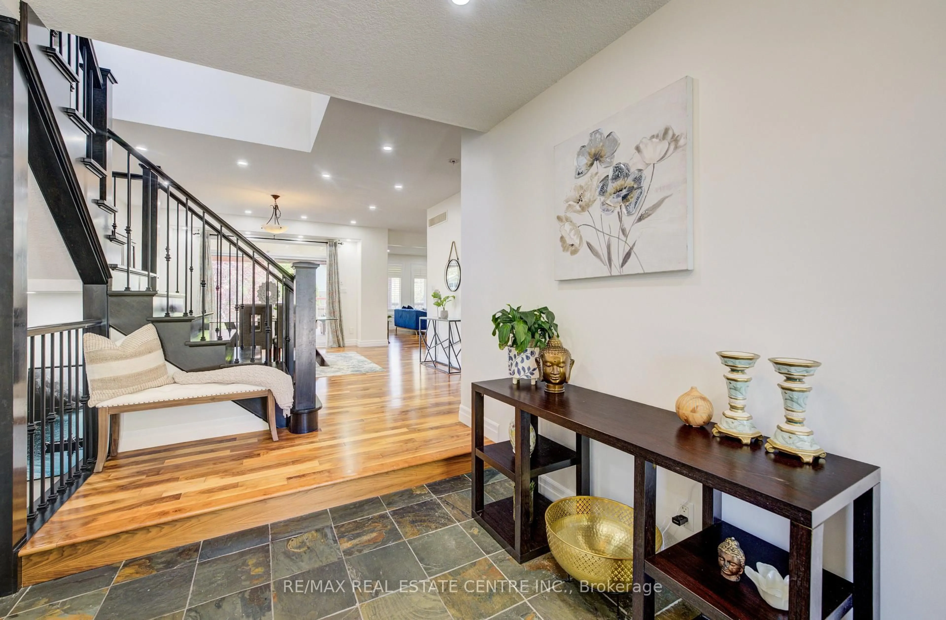 Indoor entryway for 10 Deer Creek St, Kitchener Ontario N2A 0E7