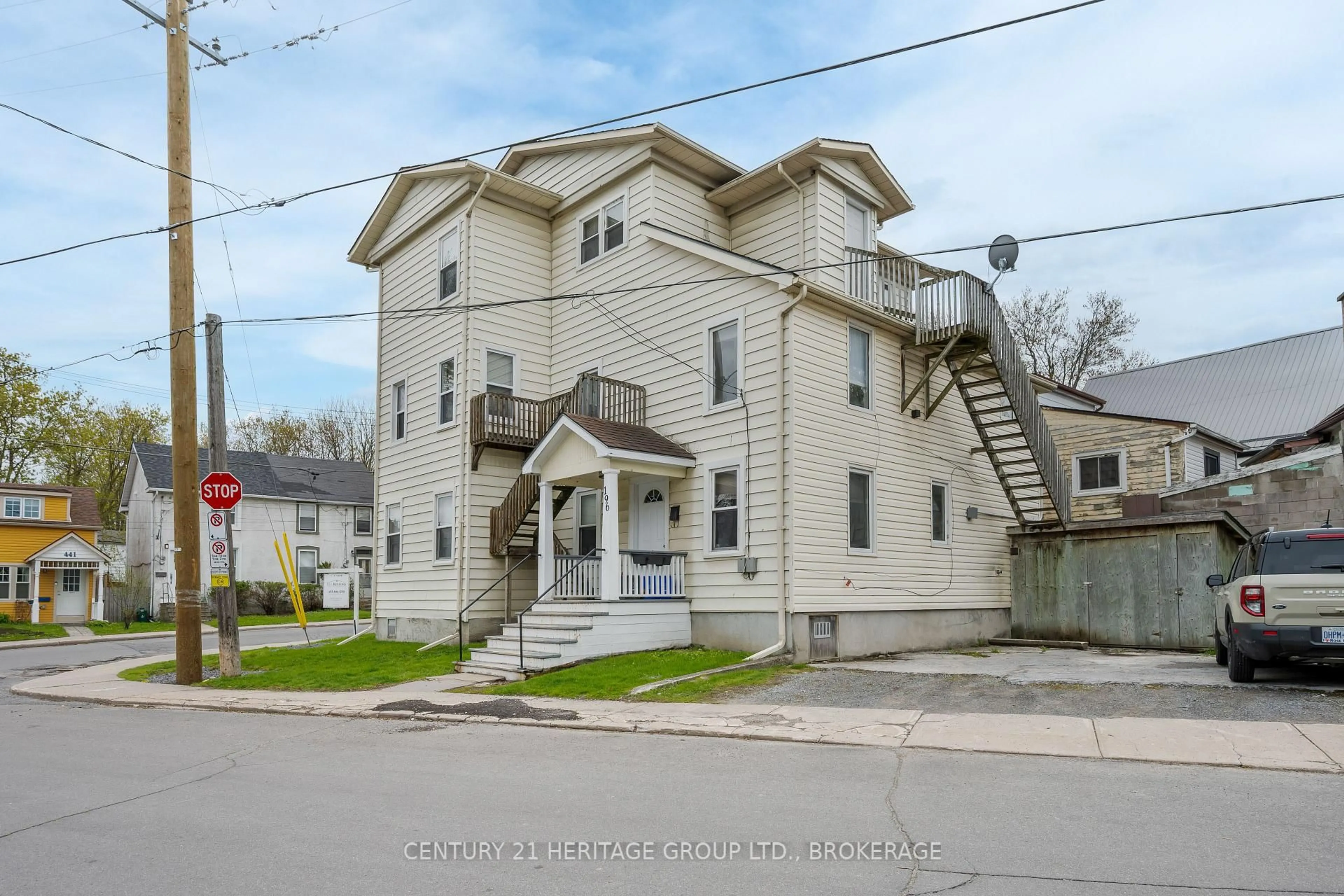 A pic from outside/outdoor area/front of a property/back of a property/a pic from drone, building for 432 Barrie St, Kingston Ontario K7K 3T9