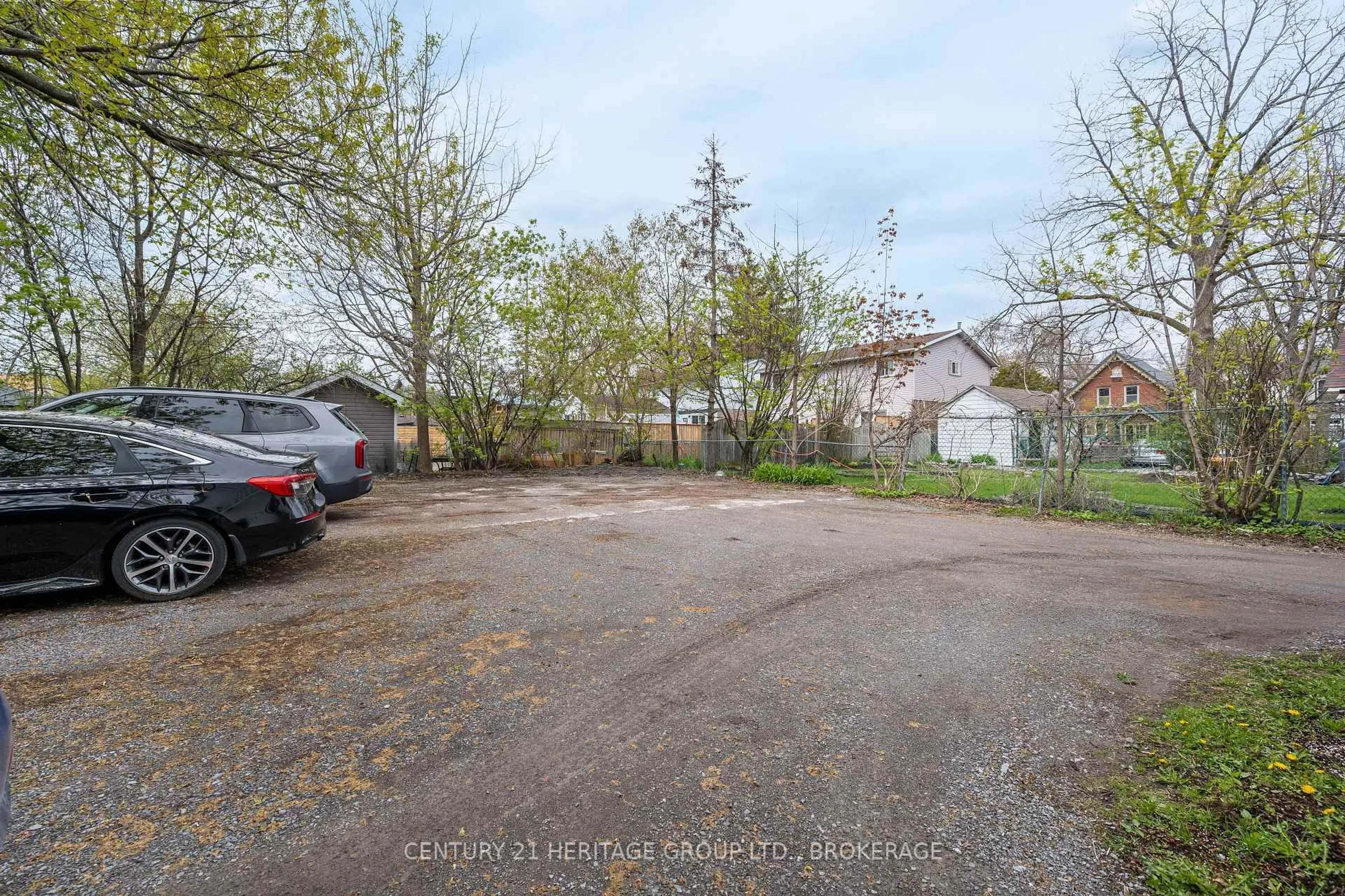 A pic from outside/outdoor area/front of a property/back of a property/a pic from drone, street for 186 Rideau St, Kingston Ontario K7K 3A3