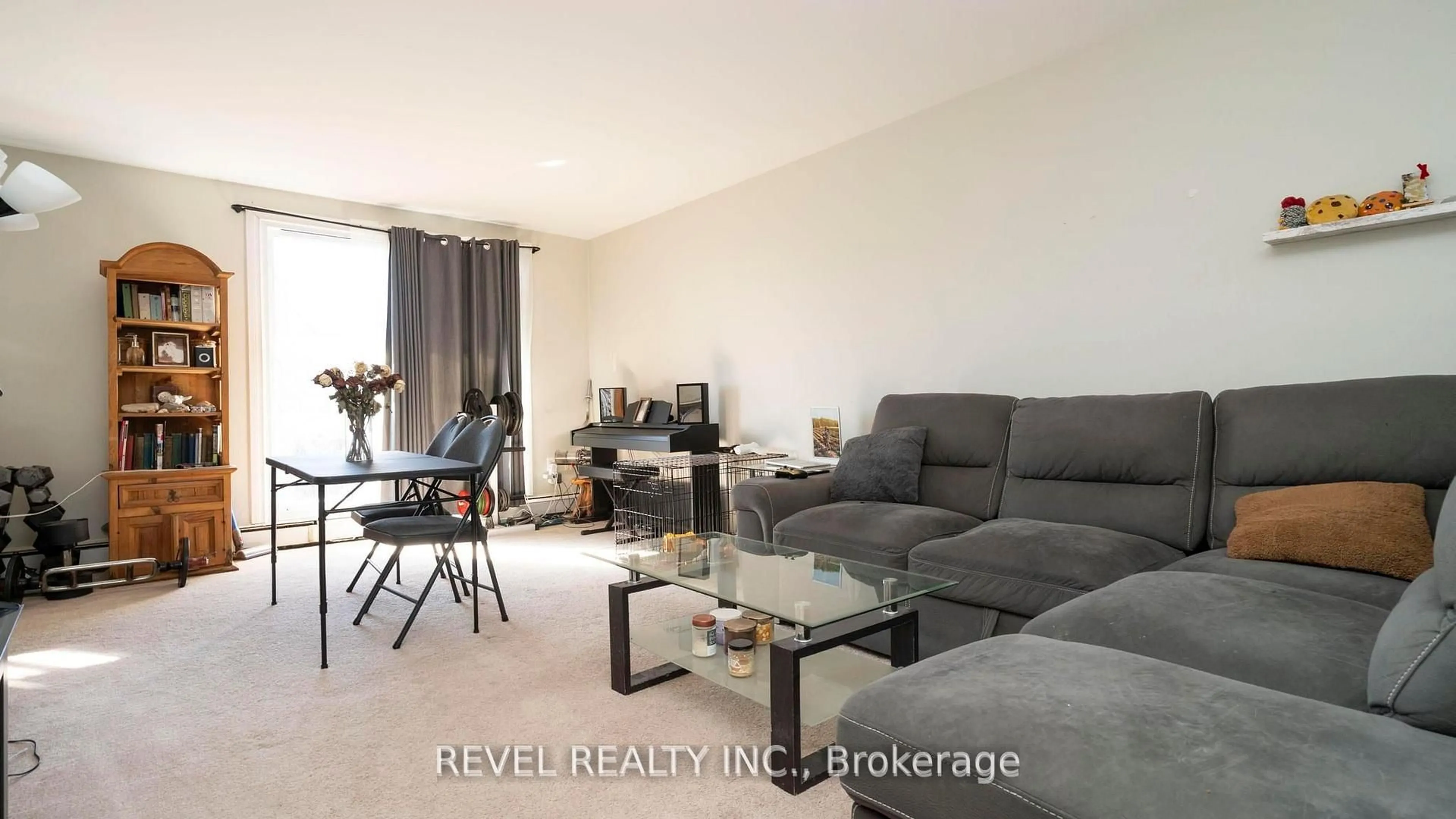 Living room with furniture, unknown for 752 Kipps Lane #809, London East Ontario N5Y 4V4