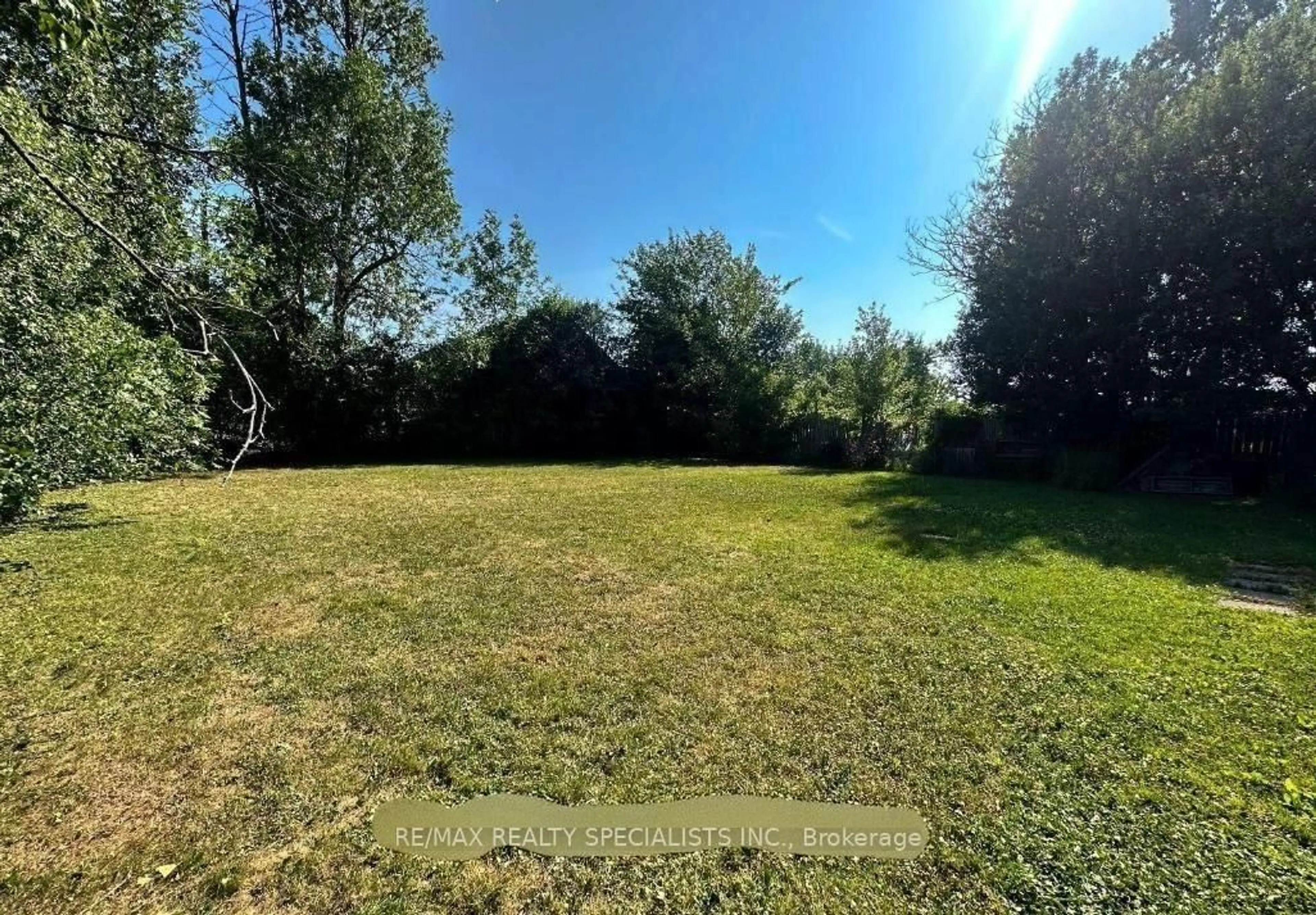 A pic from outside/outdoor area/front of a property/back of a property/a pic from drone, forest/trees view for 258 Henrietta St, Fort Erie Ontario L2A 2K7