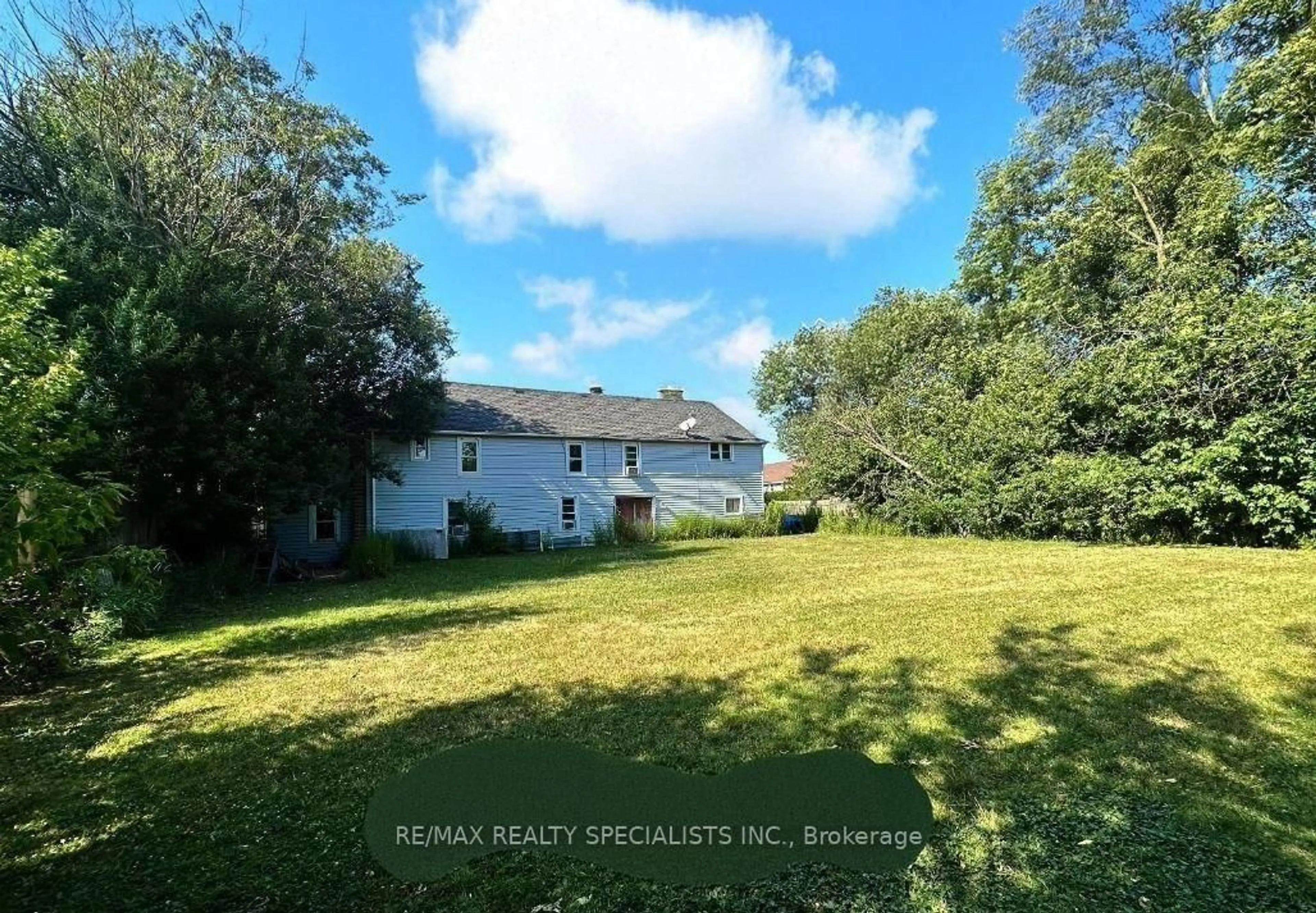 A pic from outside/outdoor area/front of a property/back of a property/a pic from drone, water/lake/river/ocean view for 258 Henrietta St, Fort Erie Ontario L2A 2K7