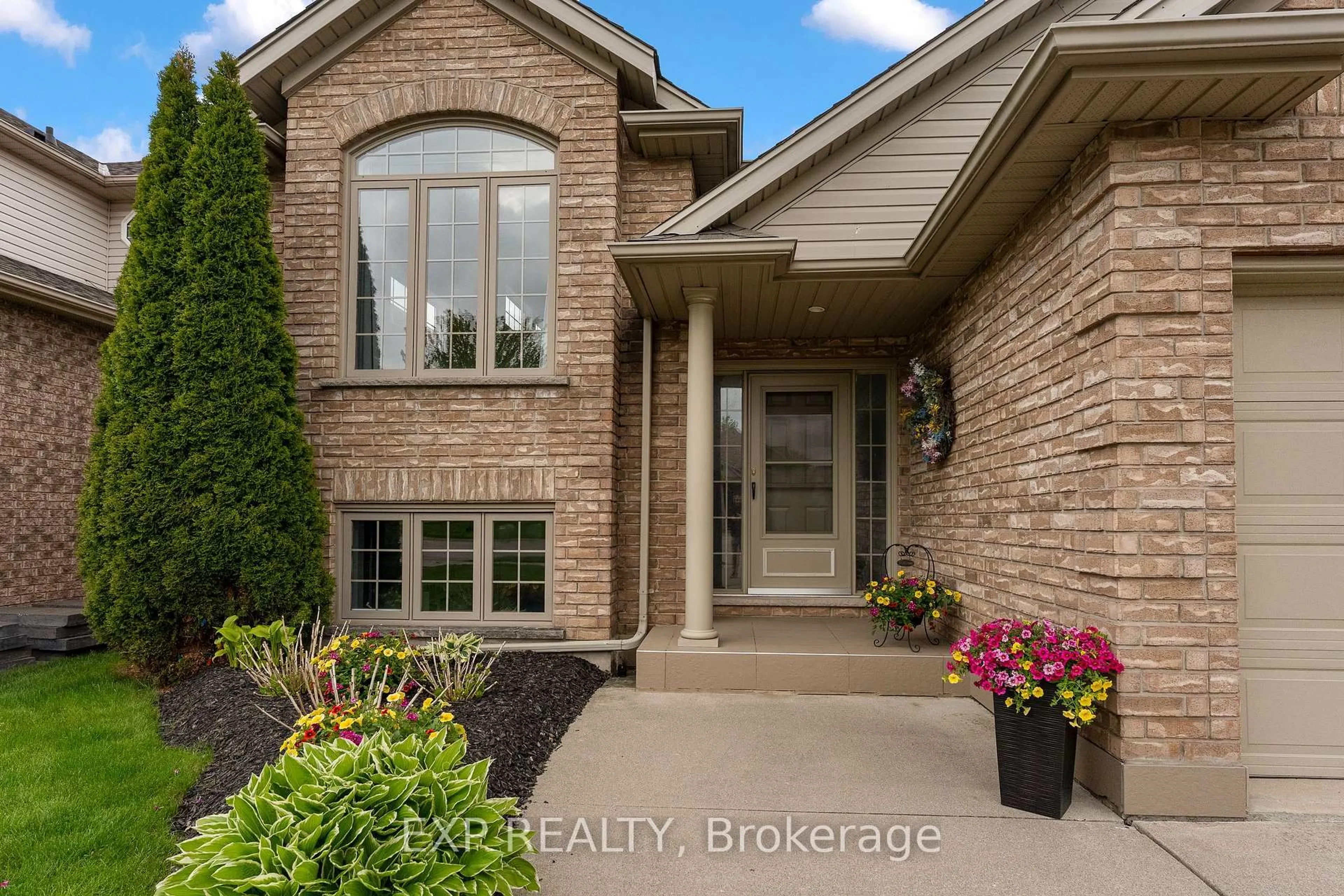 Home with brick exterior material, street for 7032 Kelly Dr, Niagara Falls Ontario L2H 3J9