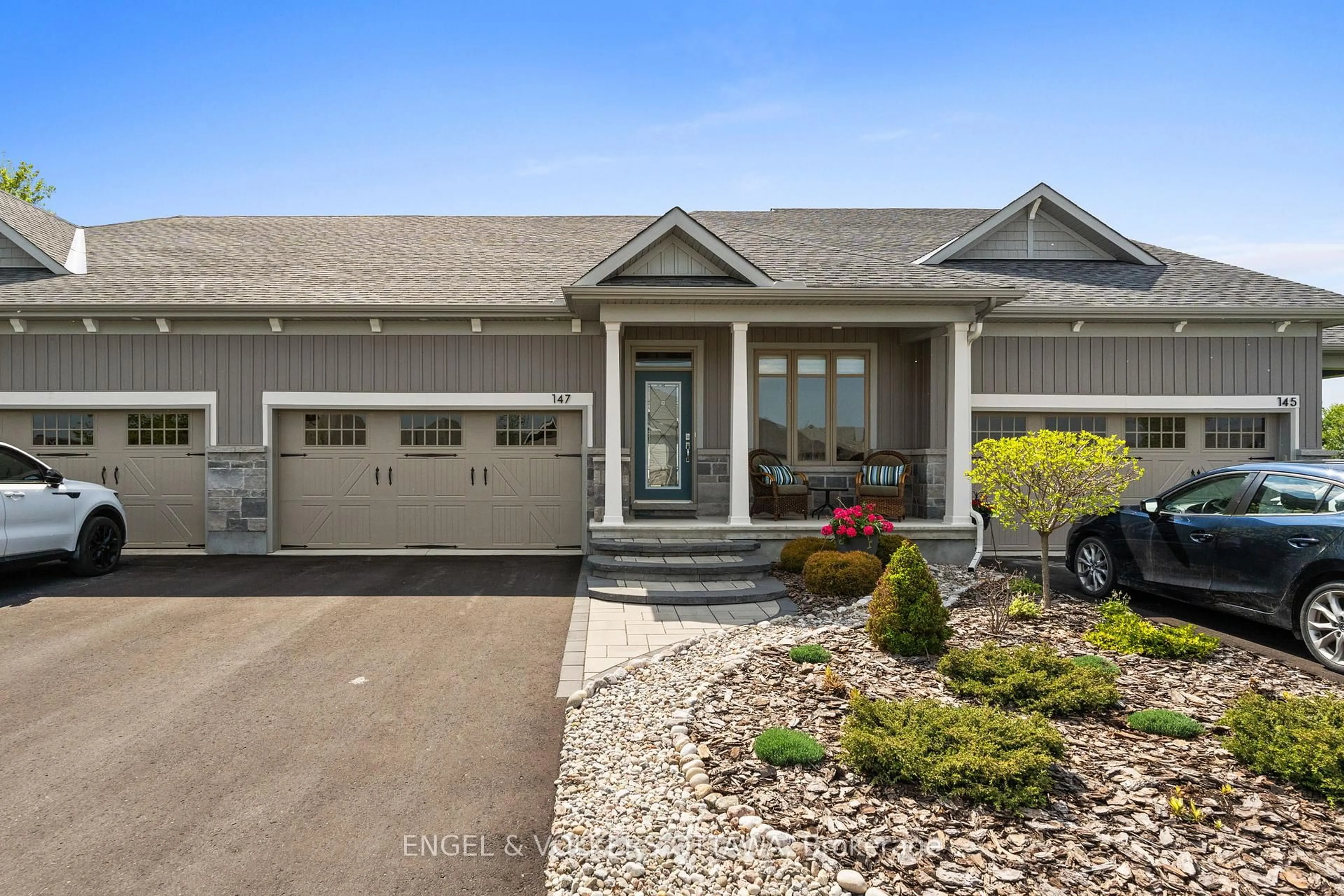 Home with vinyl exterior material, street for 147 Blackhorse Dr, North Grenville Ontario K0G 1J0