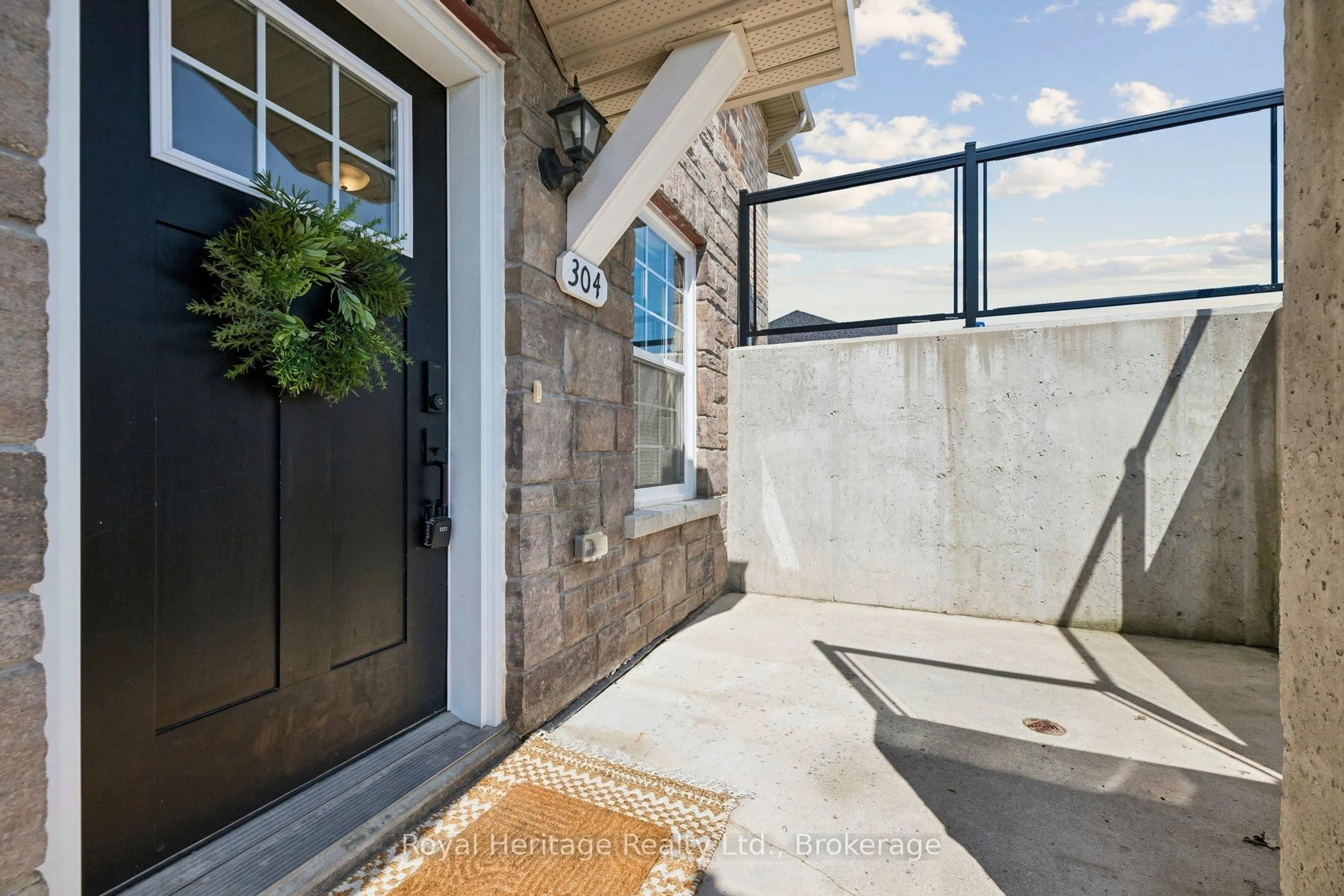 Indoor entryway for 450 Lonsberry Dr #304, Cobourg Ontario K9A 0K4