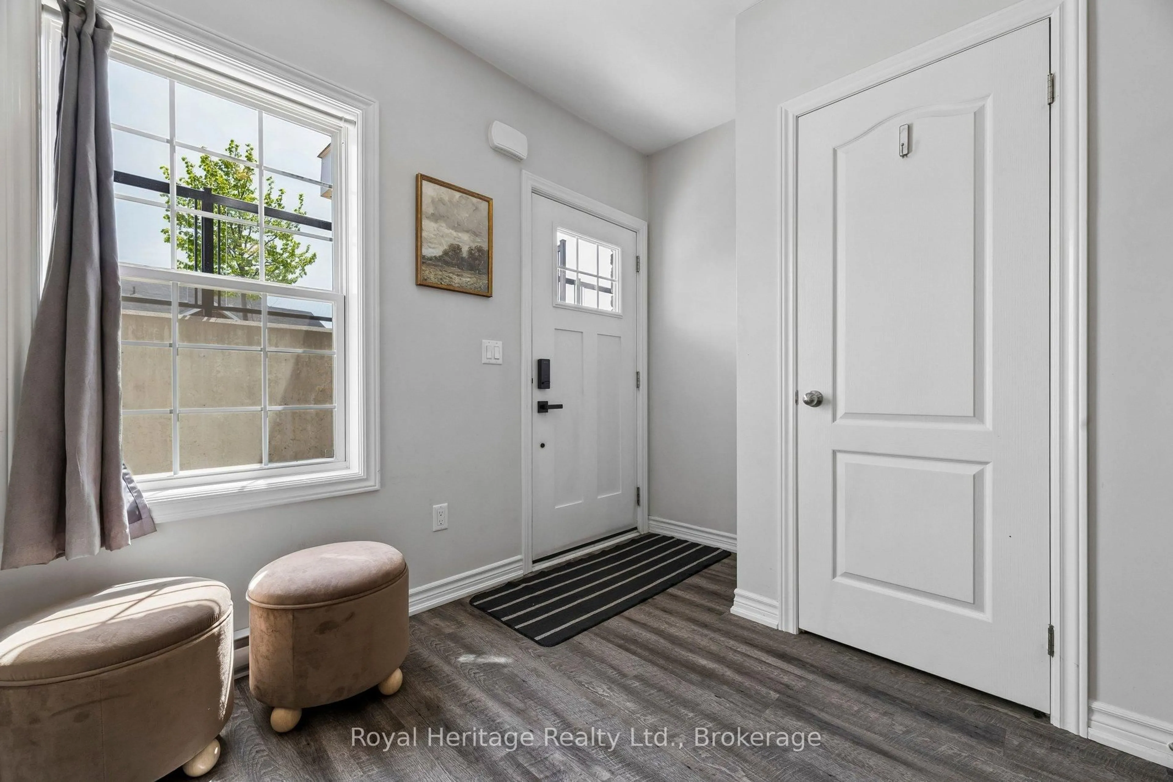Indoor entryway for 450 Lonsberry Dr #304, Cobourg Ontario K9A 0K4