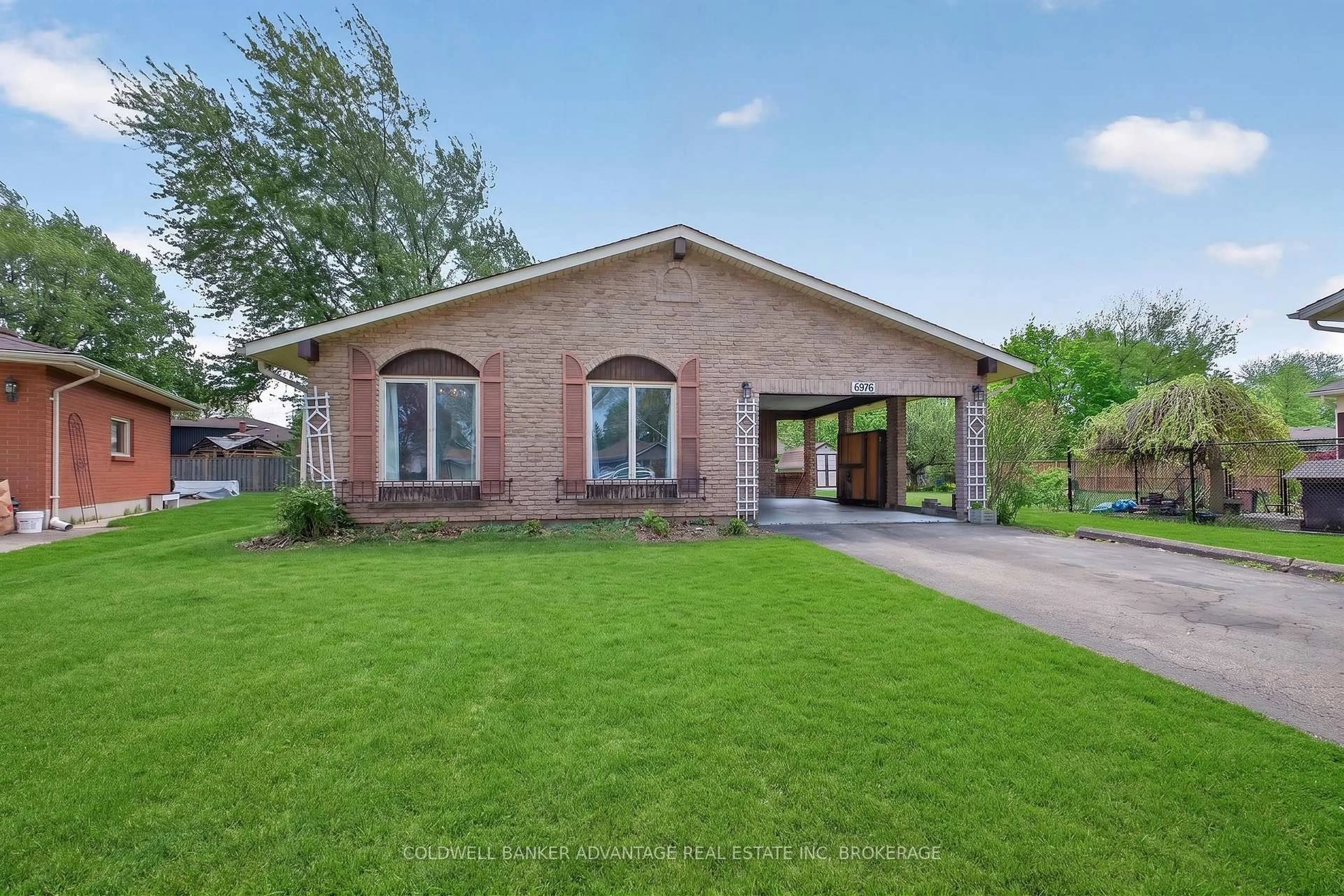 Home with brick exterior material, street for 6976 ABBEY Circ, Niagara Falls Ontario L2J 3N4