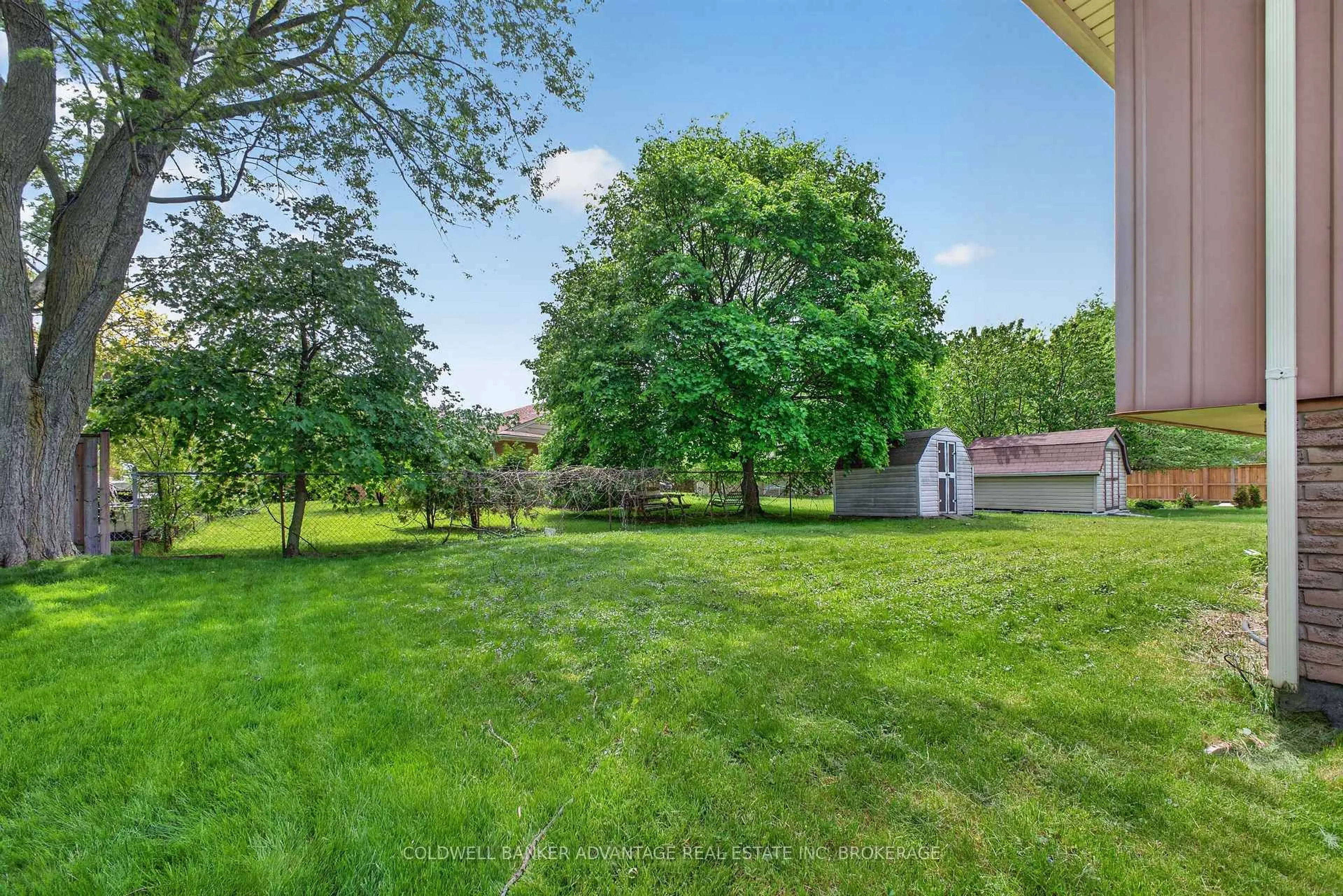 A pic from outside/outdoor area/front of a property/back of a property/a pic from drone, unknown for 6976 ABBEY Circ, Niagara Falls Ontario L2J 3N4
