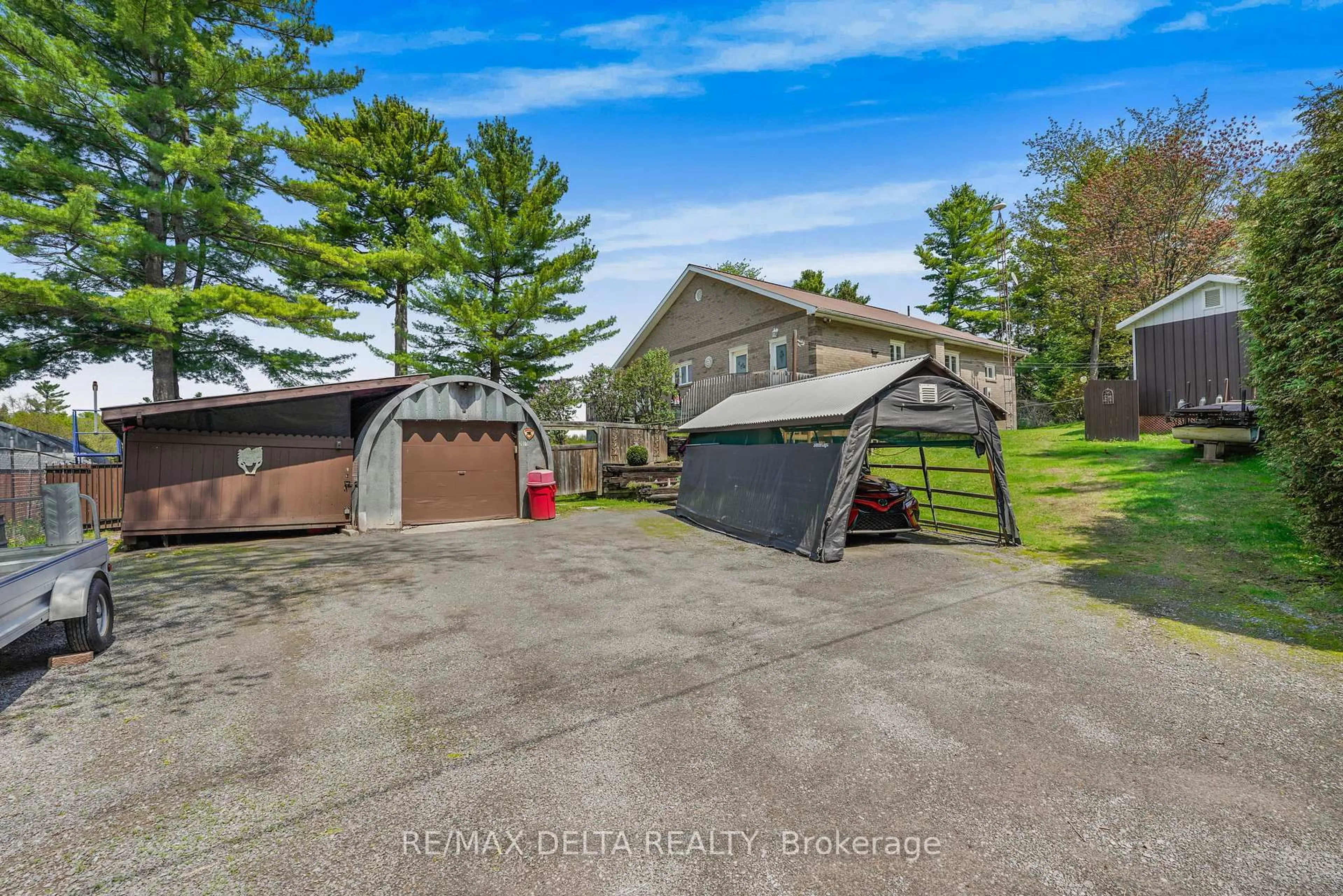 A pic from outside/outdoor area/front of a property/back of a property/a pic from drone, water/lake/river/ocean view for 2071 Ch Tessier Rd, Alfred and Plantagenet Ontario K0B 1L0