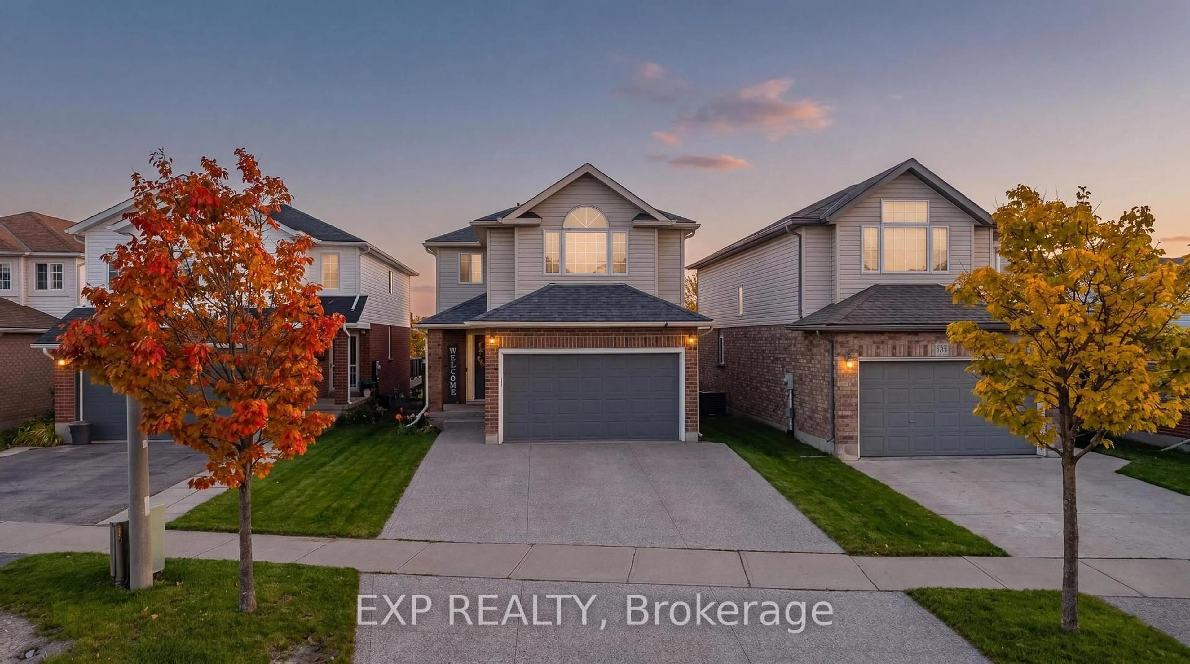 A pic from outside/outdoor area/front of a property/back of a property/a pic from drone, street for 113 Hollyridge Cres, Kitchener Ontario N2N 3N5
