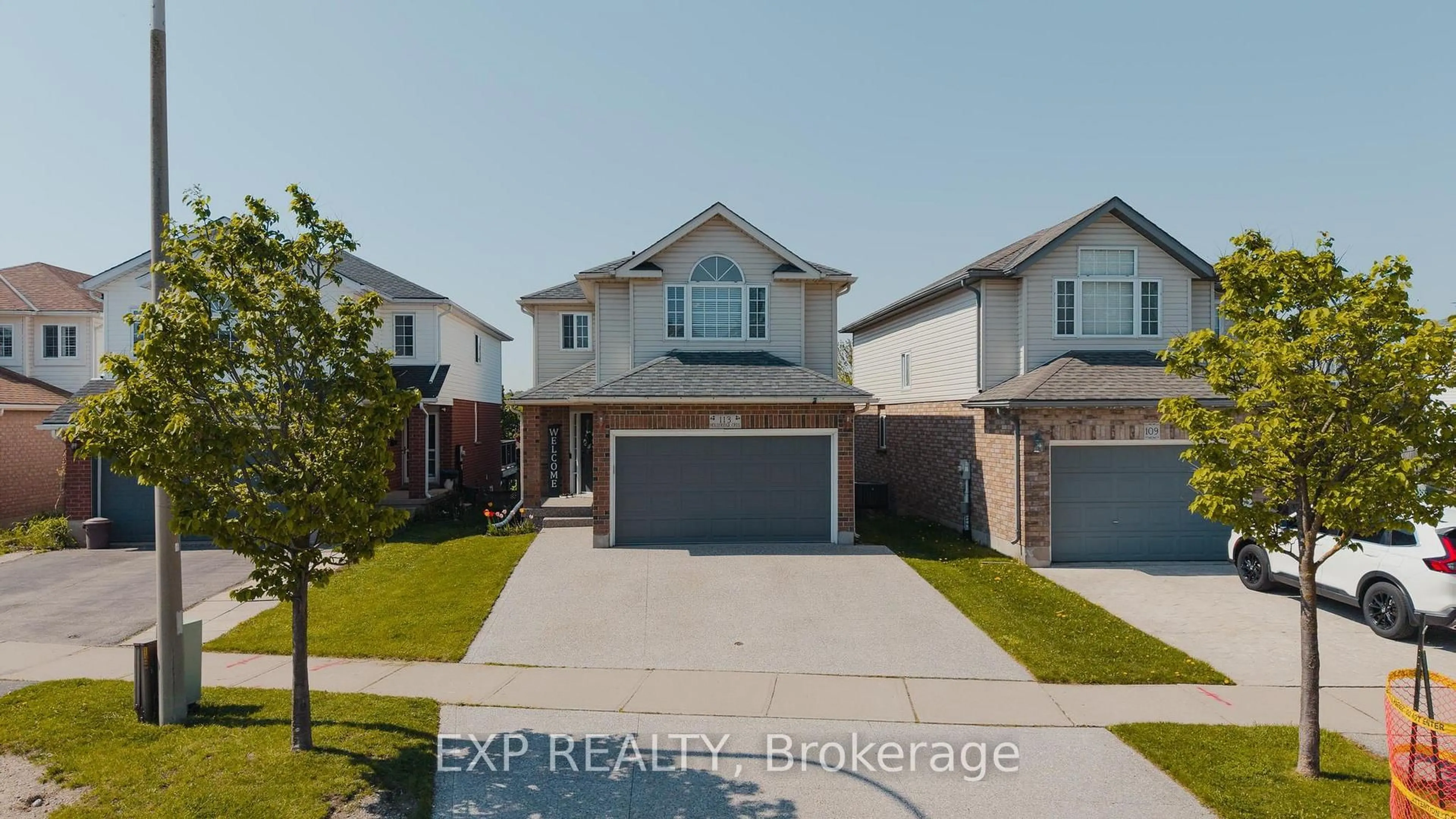 A pic from outside/outdoor area/front of a property/back of a property/a pic from drone, street for 113 Hollyridge Cres, Kitchener Ontario N2N 3N5